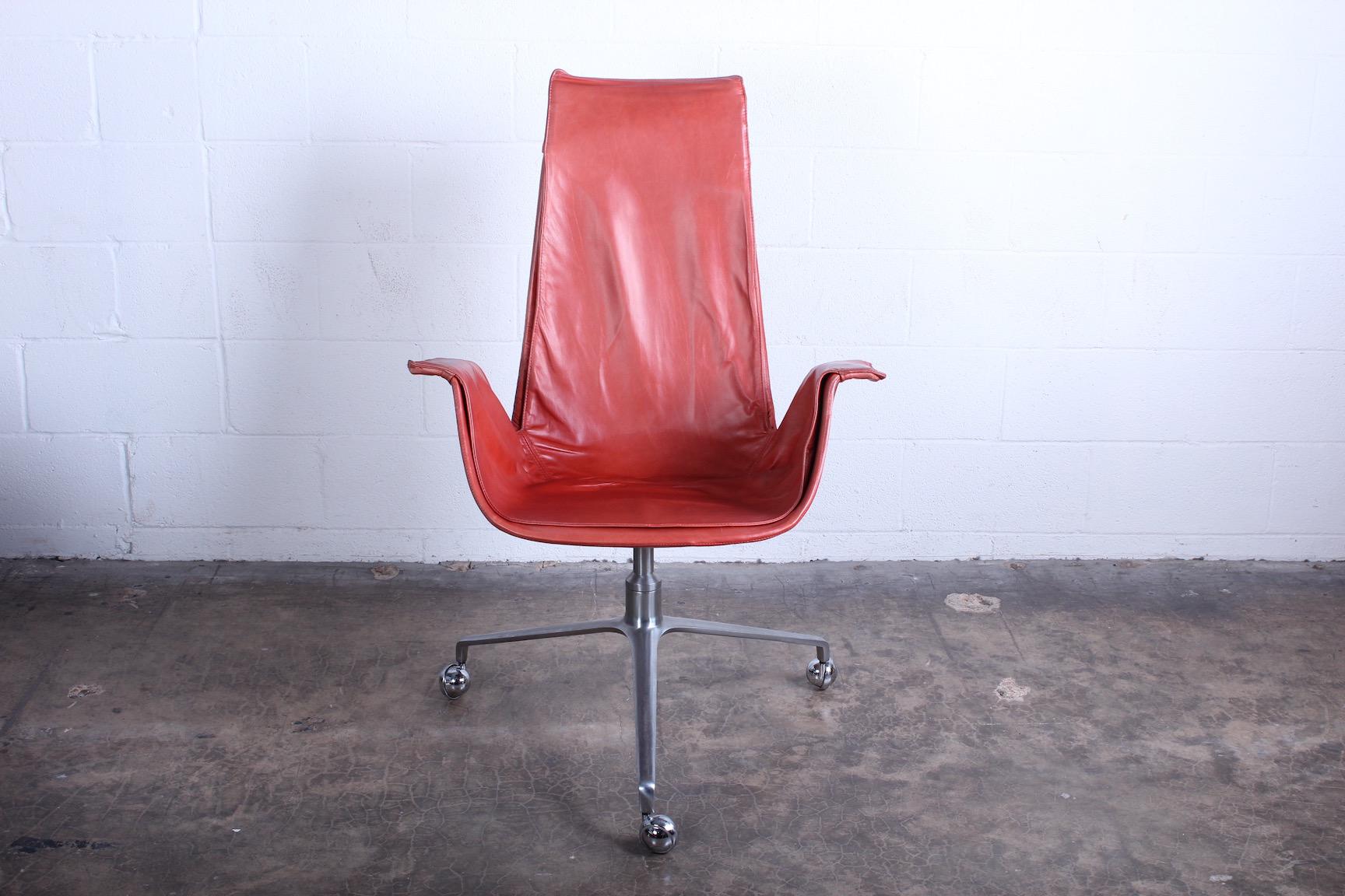 High back (executive) version of the Model FK 6725, leather 'Bird' chair designed by Preben Fabricius and Jørgen Kastholm, manufactured in Germany by Alfred Kill International.