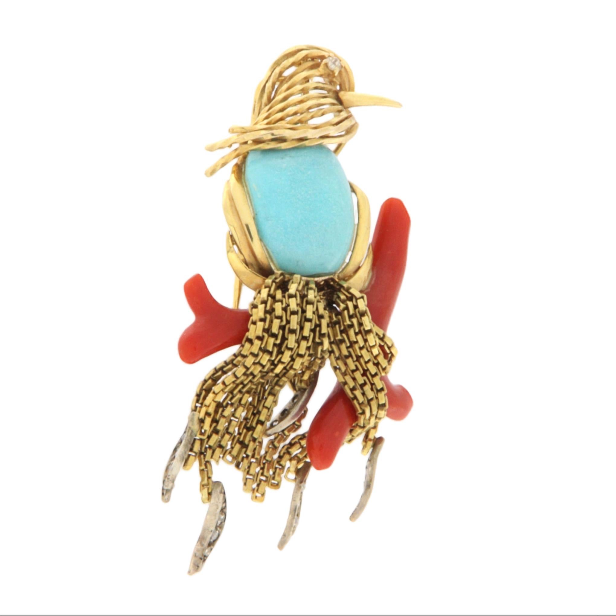 This exceptional bird-shaped brooch is a unique piece, entirely handcrafted using a blend of 18K and 14K yellow gold. The contrast between the finishes highlights intricate details and gives depth and movement to the design. A sculptural jewel that