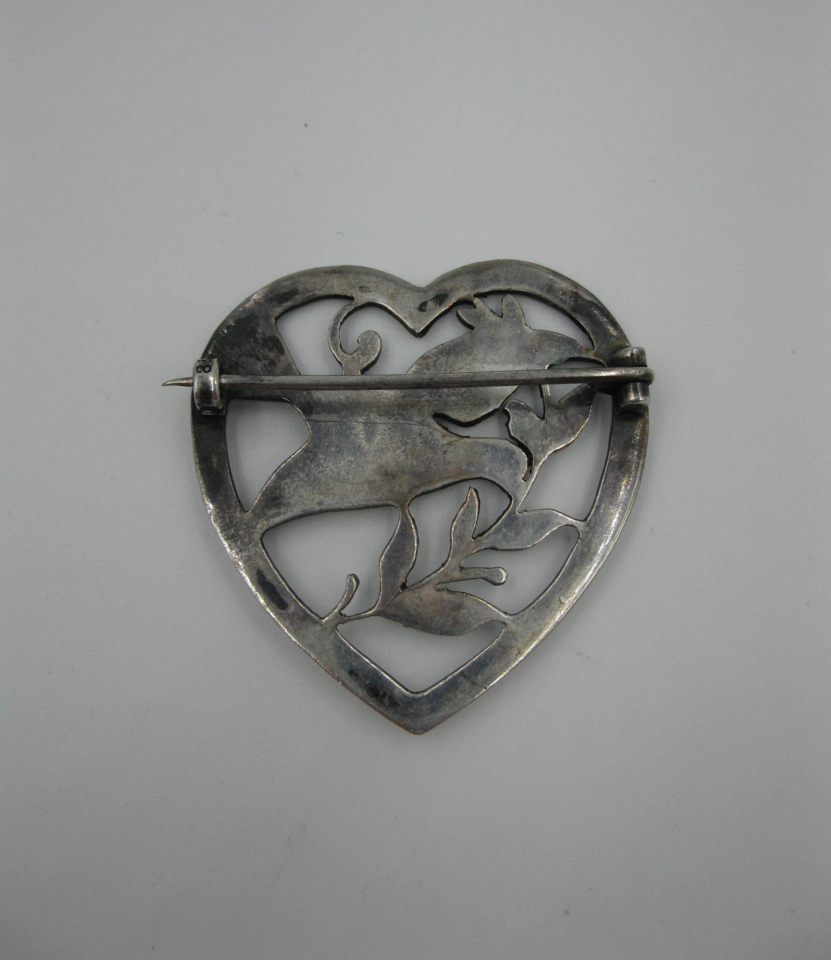 A WONDERFUL MID-CENTURY MODERN BIRD, DOVE IN A HEART BROOCH IN 830 SILVER, MOST LIKELY SCANDINAVIAN, CONTINENTAL - A CLASSIC.
With very beautiful mid-century modern open work design in 830 silver.  It has an early C-clasp and may date from the 1920s