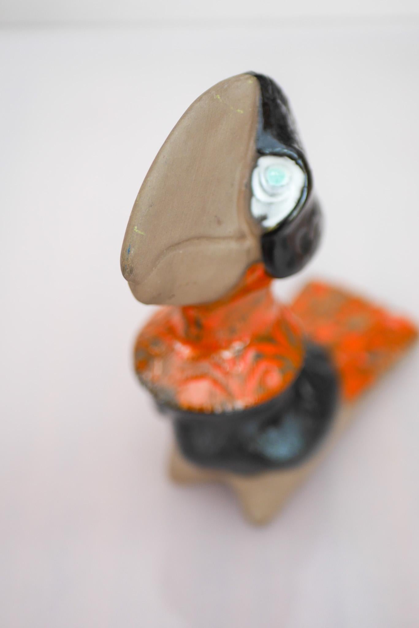 Figurine d'oiseau, un rare toucan stylisé en céramique d'Upsala Ekeby, Suède. en vente 5