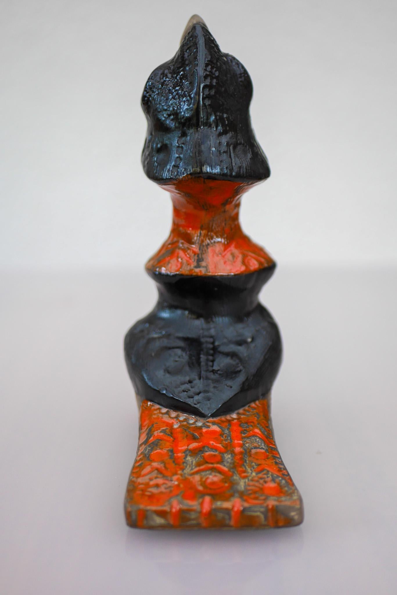 Figurine d'oiseau, un rare toucan stylisé en céramique d'Upsala Ekeby, Suède. en vente 1