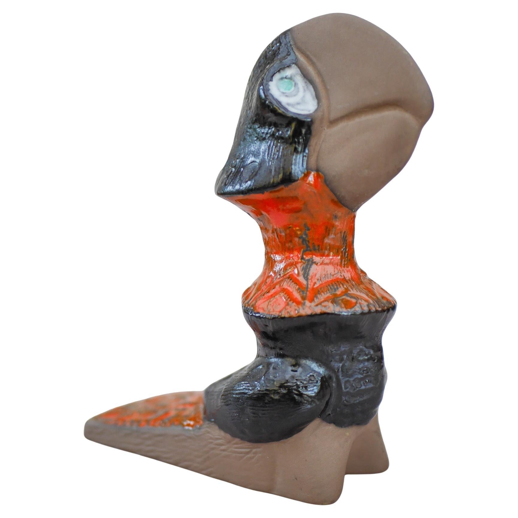 Figurine d'oiseau, un rare toucan stylis�é en céramique d'Upsala Ekeby, Suède. en vente