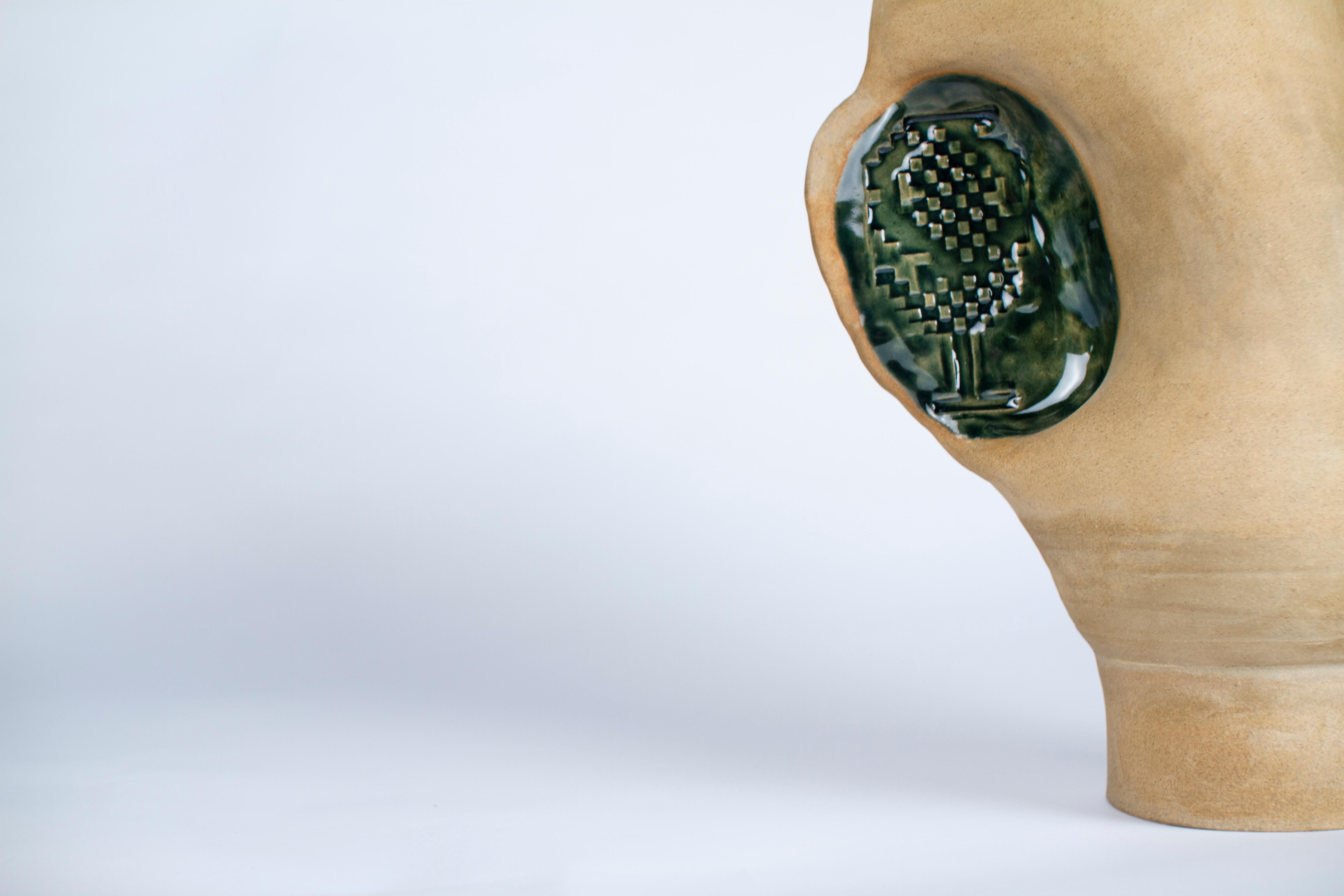 XXIe siècle et contemporain Vase à pichet oiseau de Faissal El-Malak en vente