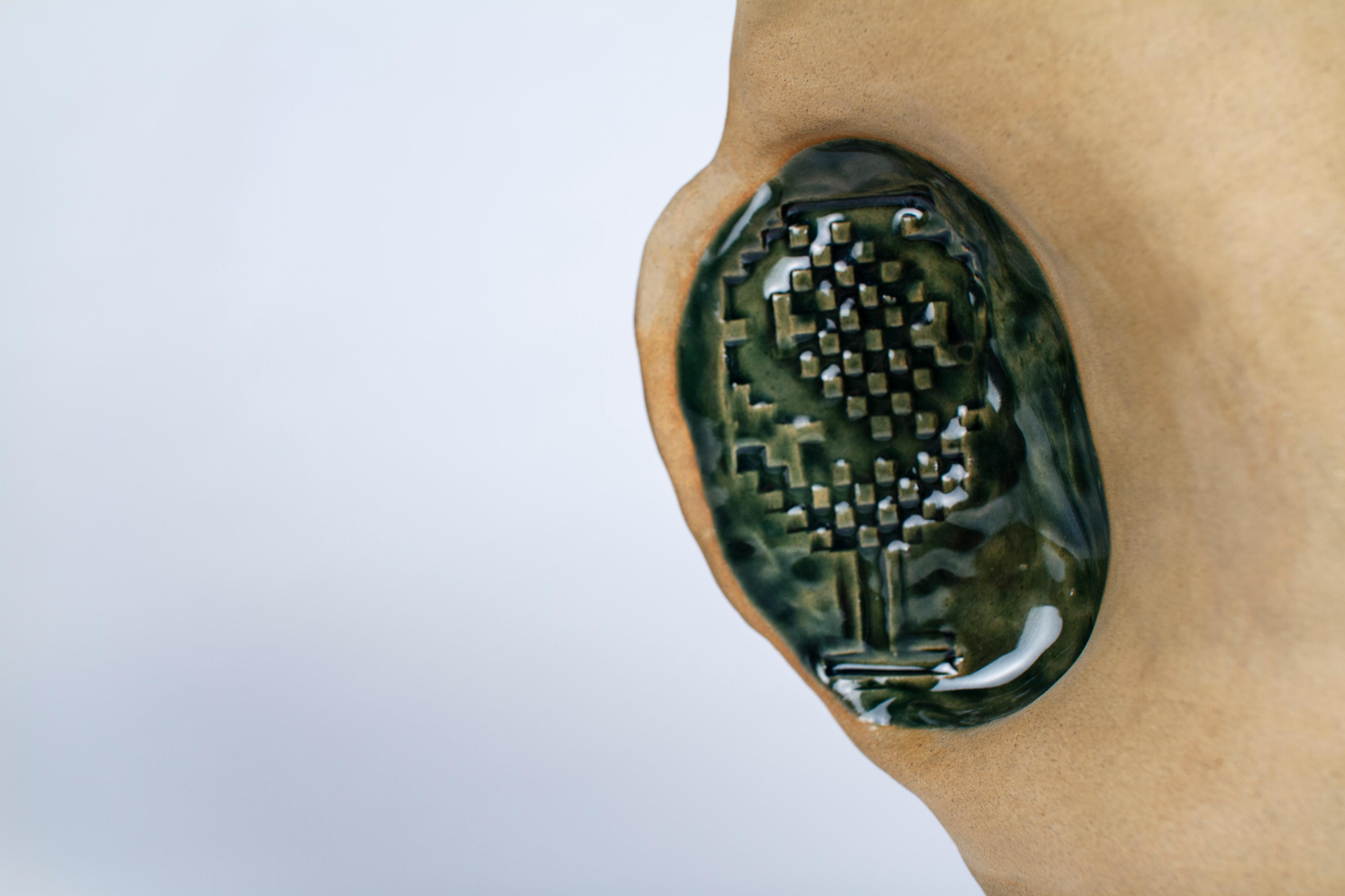 Céramique Vase à pichet oiseau de Faissal El-Malak en vente