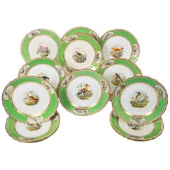 Ensemble pour amoureux des oiseaux Plats en porcelaine anciens peints à la main avec des bordures vert pomme