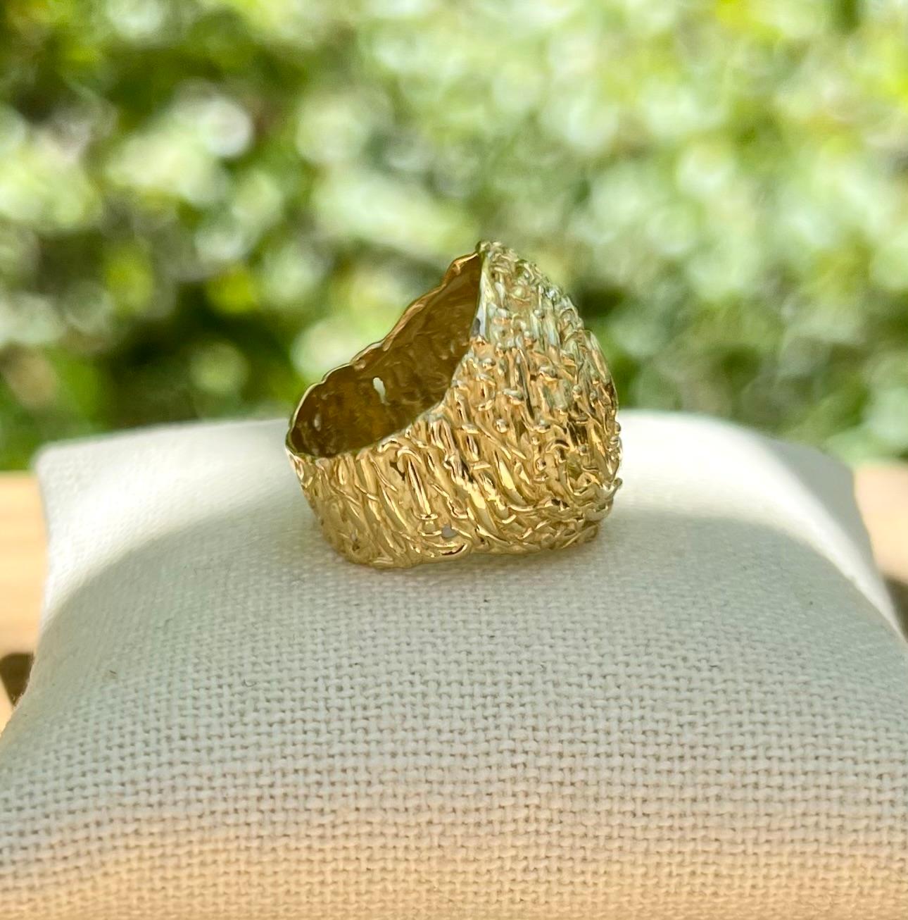 Taille ronde Bague en or 18 carats avec diamants en forme de nid d'oiseau en vente
