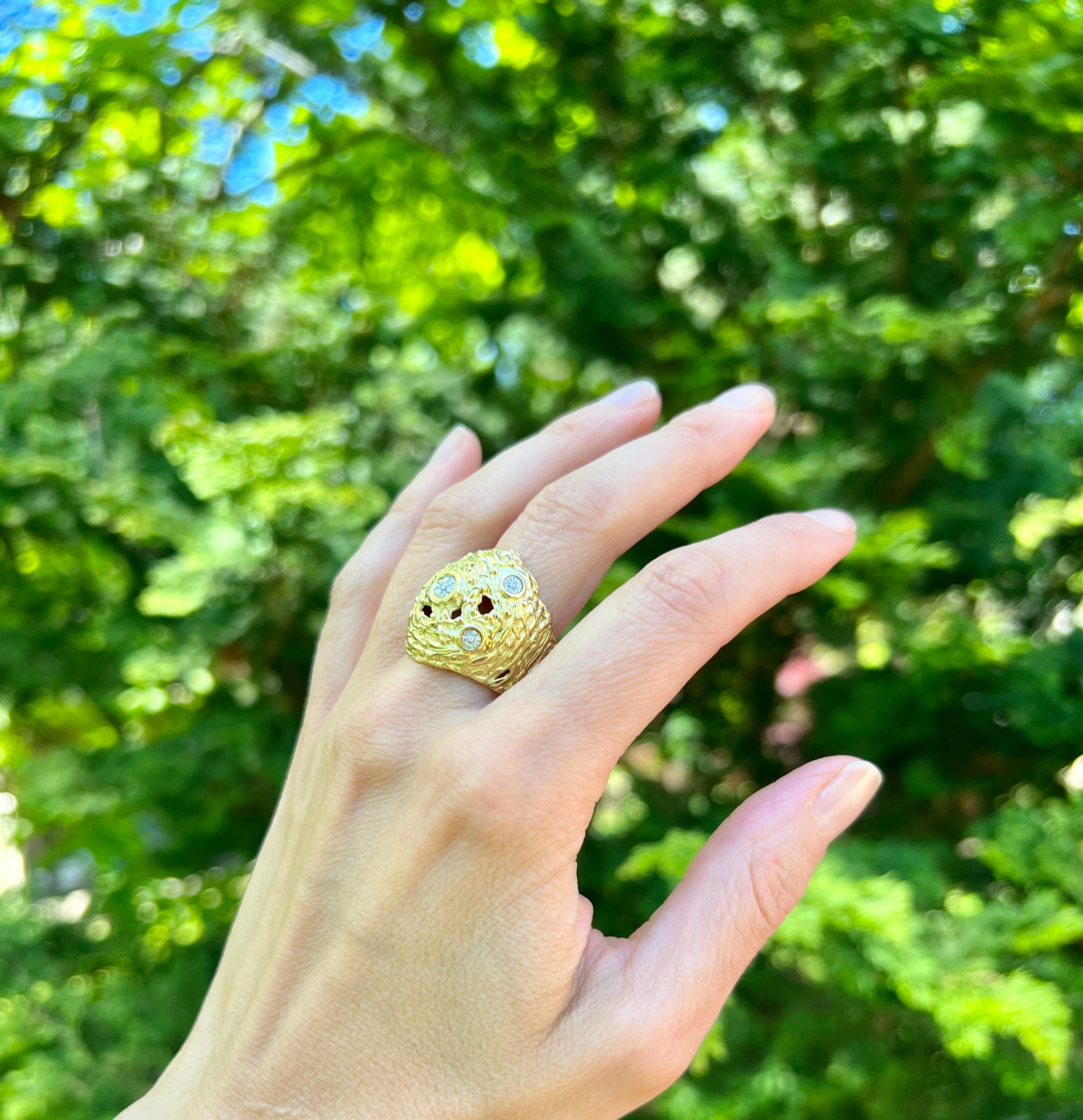 Contemporary Bird Nest Design Diamond Ring in 18 Karat Gold For Sale