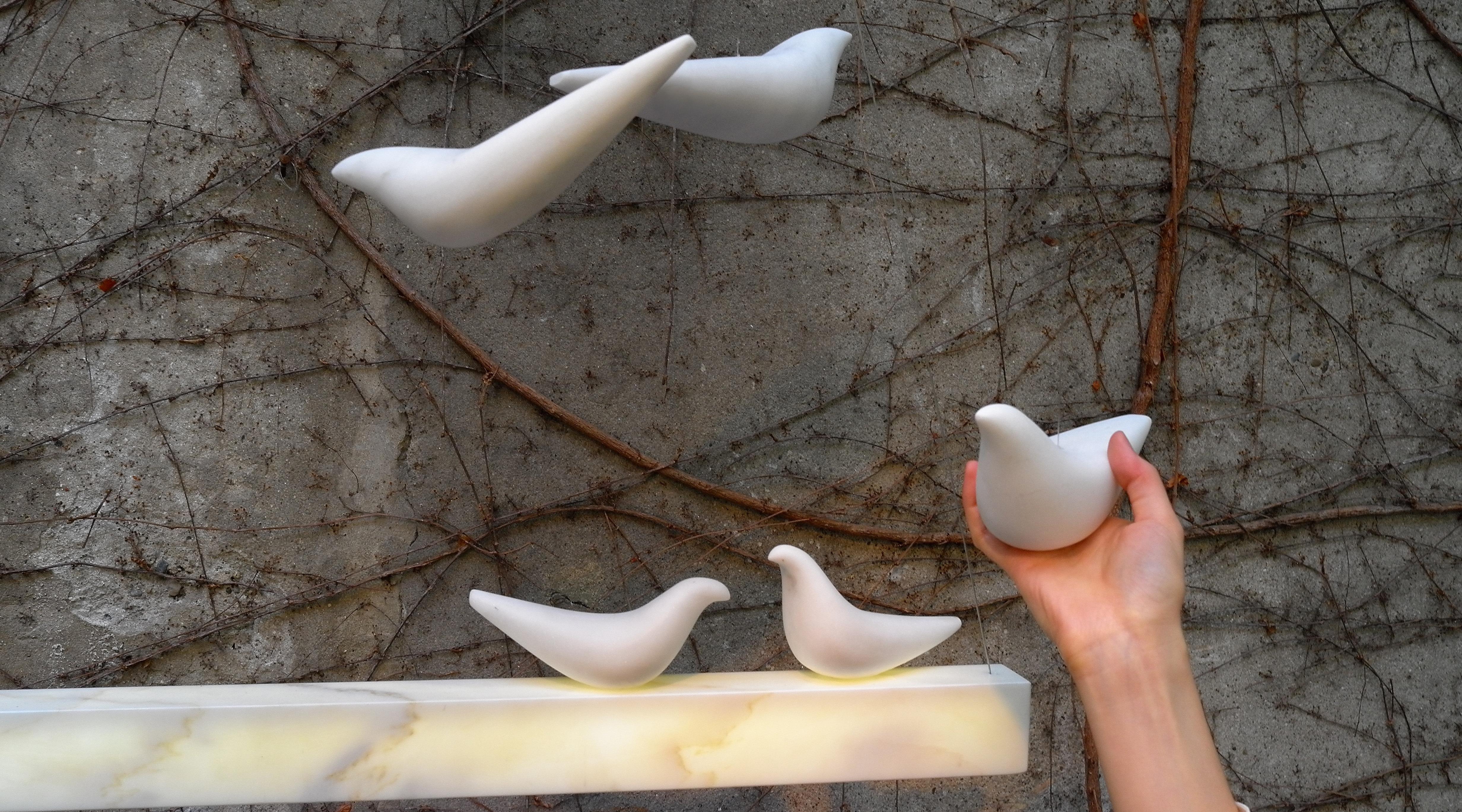 Uccello Num, scultura in marmo decorativa in marmo bianco, verde e nero in vendita 1
