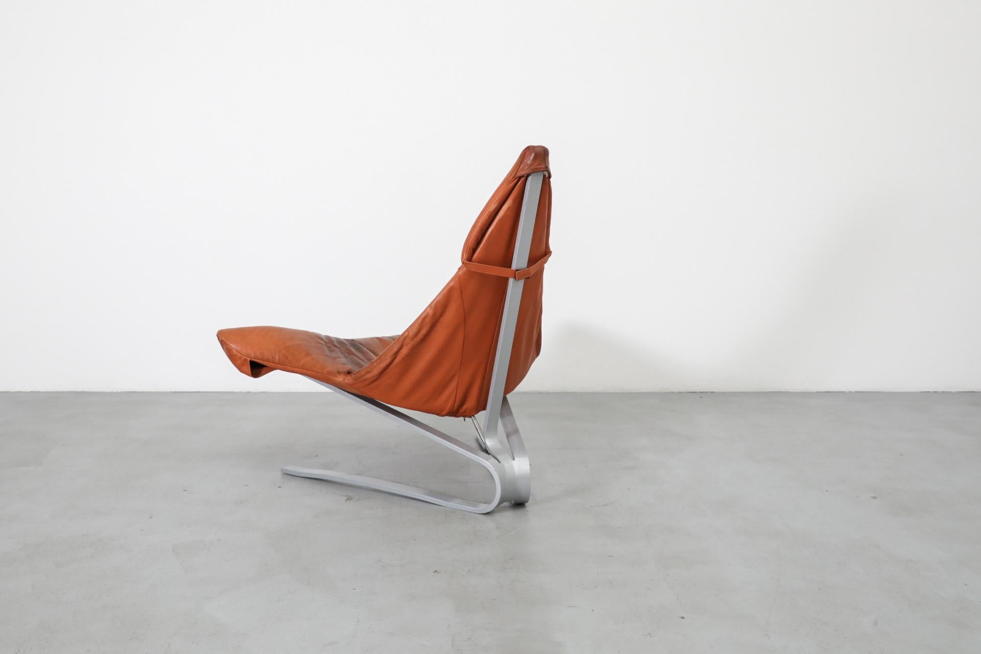 Émaillé Chaise en cuir vintage 
