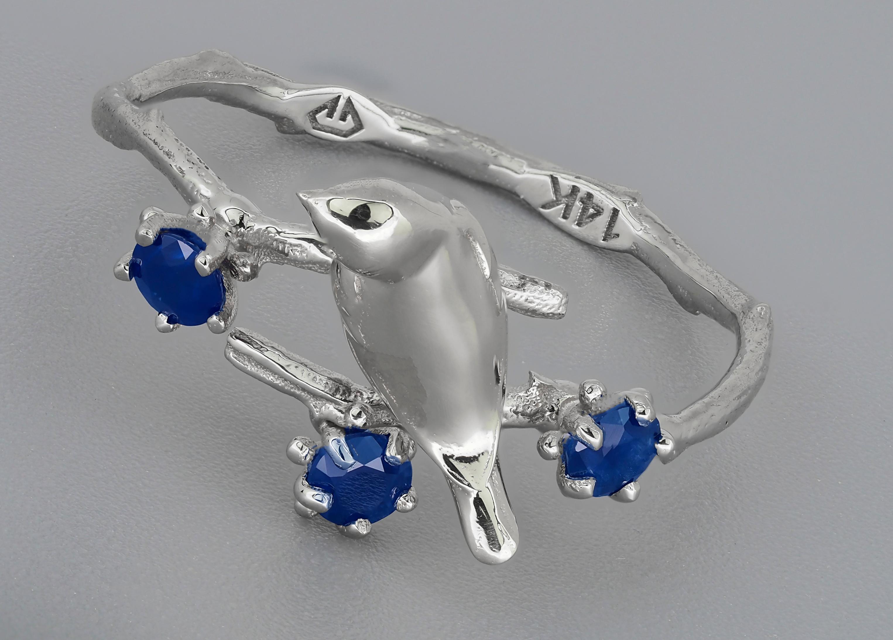 Bird on branch 14k gold ring. 
Bird on twig ring. Blue sapphire ring. Floral gold ring. September birthstone ring. Round sapphire ring.

Metal^ 14k gold
Weight: 1.75 g. depends from size.
Bird size - 11.2x4 mm.

Set with 3 sapphires, color -