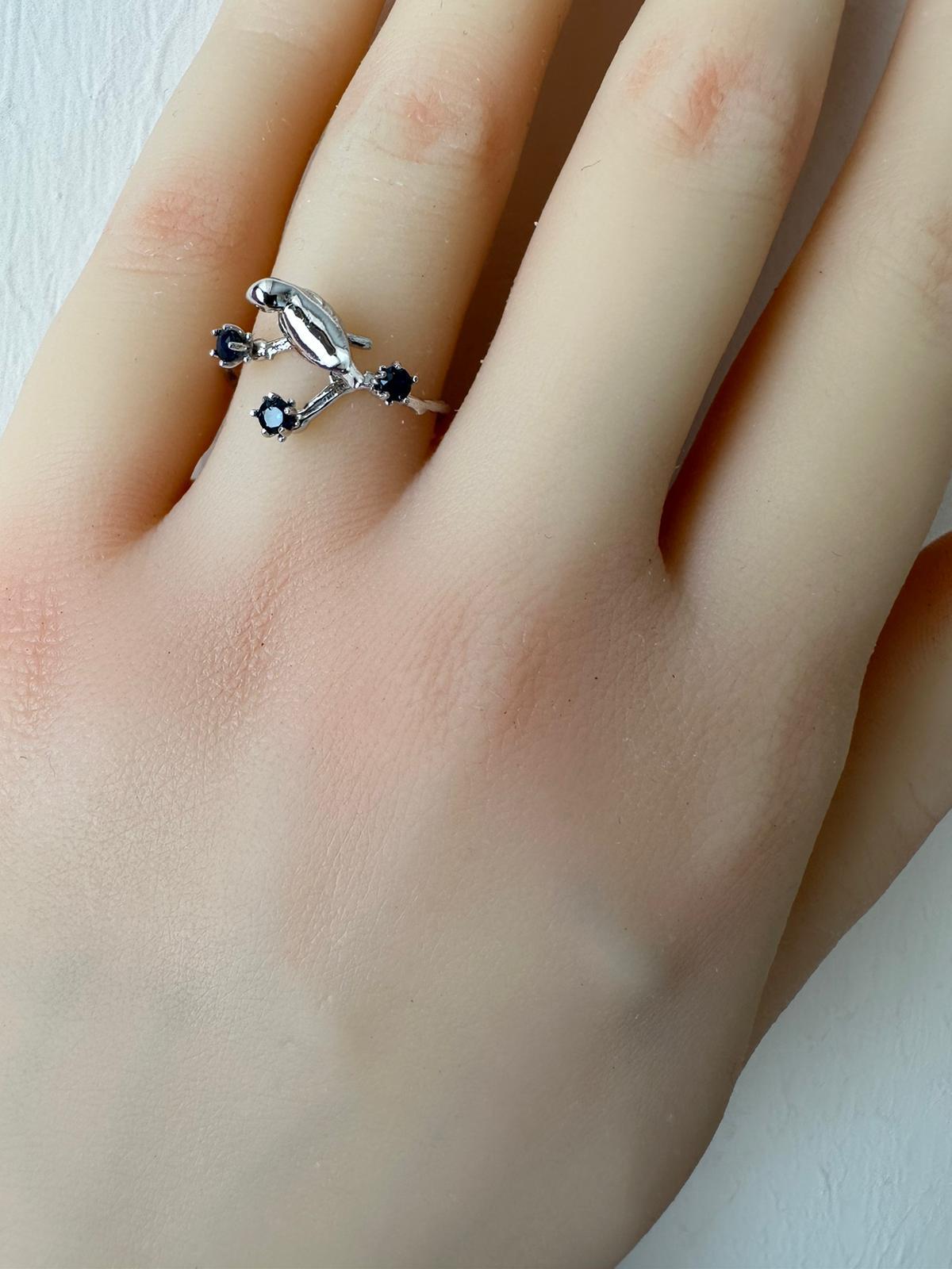 En vente :  Oiseau sur Branch Bague en or 14k avec saphirs 9