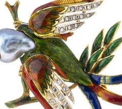 Bird' pin in 19.2K Gold with enamel.