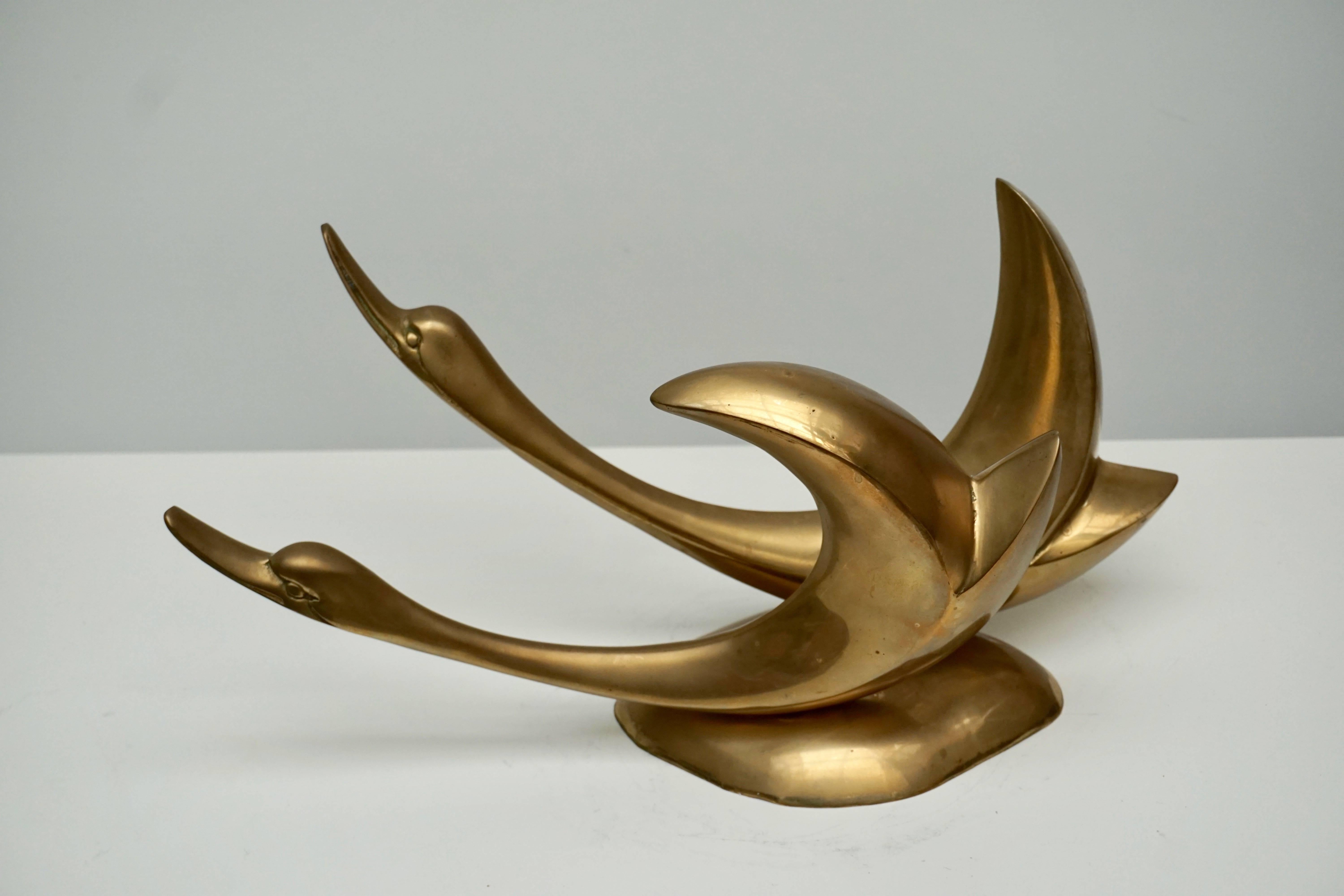 Brass bird sculpture.
Measures: Width 42 cm.
Height 20 cm.
Depth 18 cm.
Weight 2 kg.