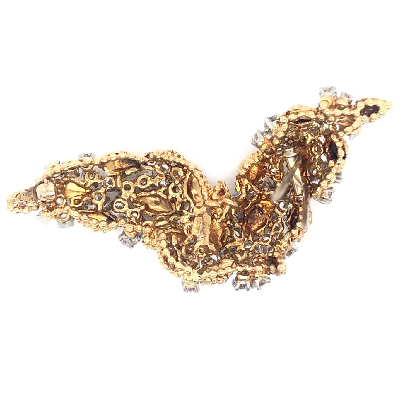 Bird Shape Diamond Pin in 18 karats yellow gold and platinum. This brooch features alternating 62 Stones. The brooch features a brilliant cut of diamonds, The diamond weight is 9.00 carat E-F VVS -VS. with 26.70g Weight, This is a Premium 18K Yellow