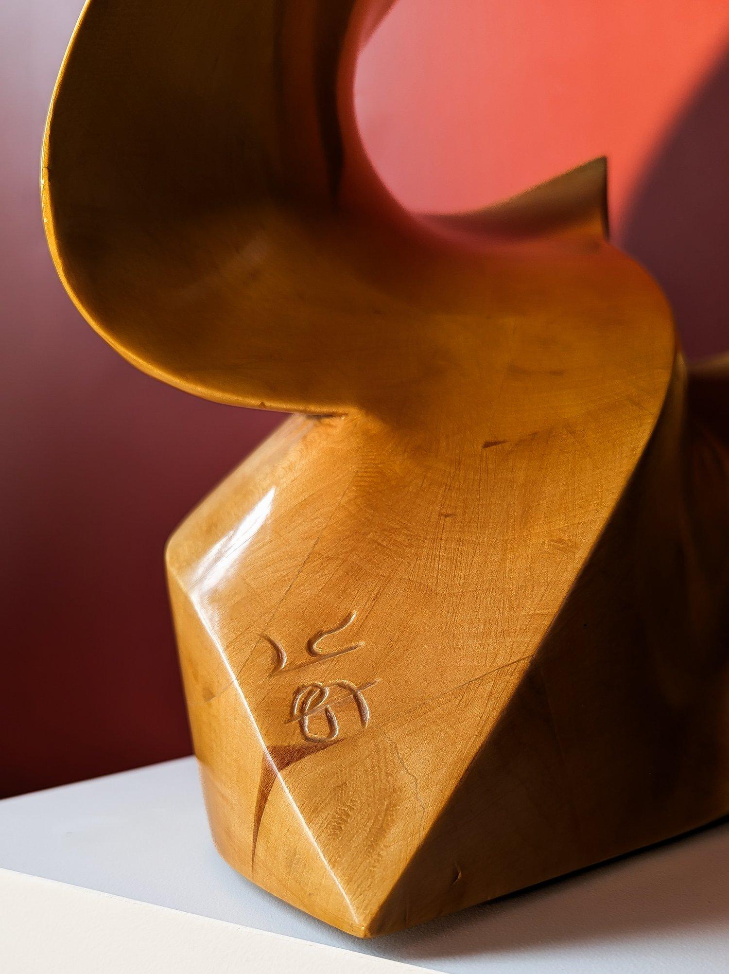 Bird-Shaped Wood Sculpture By YG / C.1980 In Good Condition For Sale In Montréal, QC