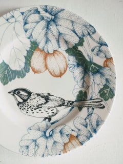 Bird Song, assiette à pain contemporaine en porcelaine avec oiseaux et fleurs