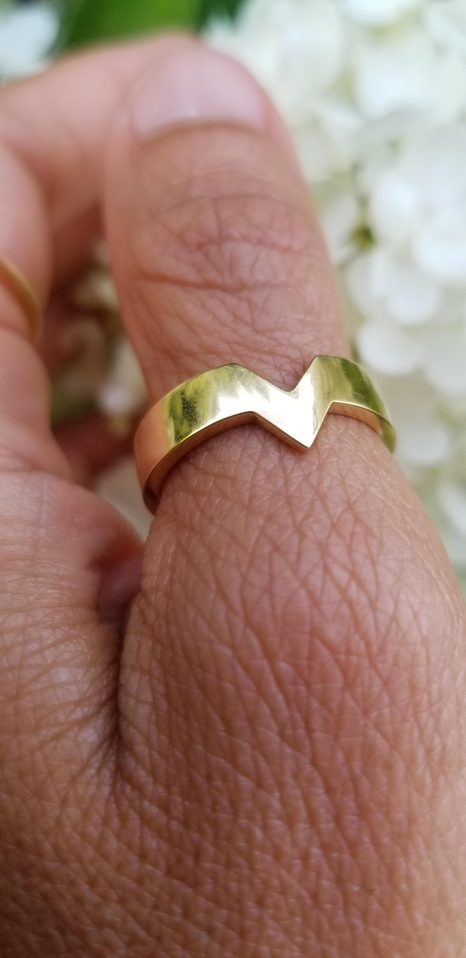 Contemporary Bird Totem gold band For Sale