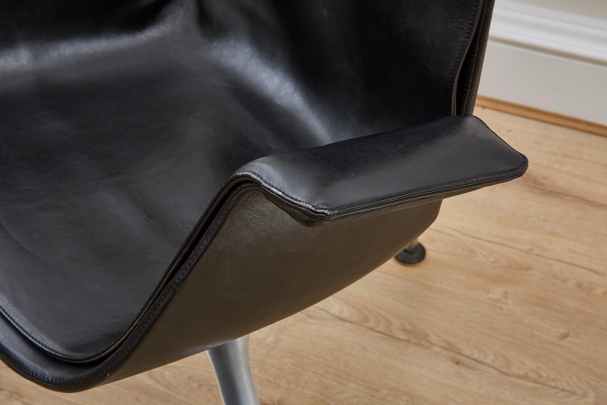 Leather Bird Tulip Chair by Fabricius & Kastholm Kill International 1960s Model FK6725 For Sale