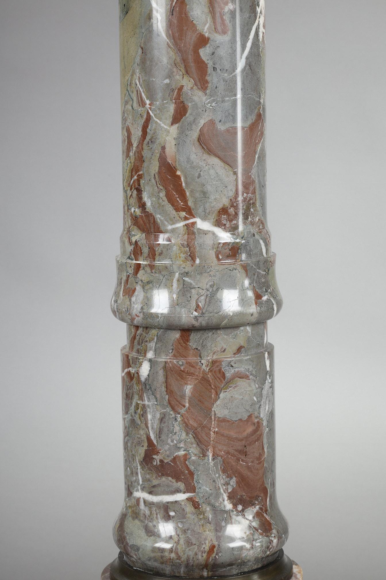 Vogelbath aus grauem und rotem Marmor mit Bronzedekoration im Angebot 3