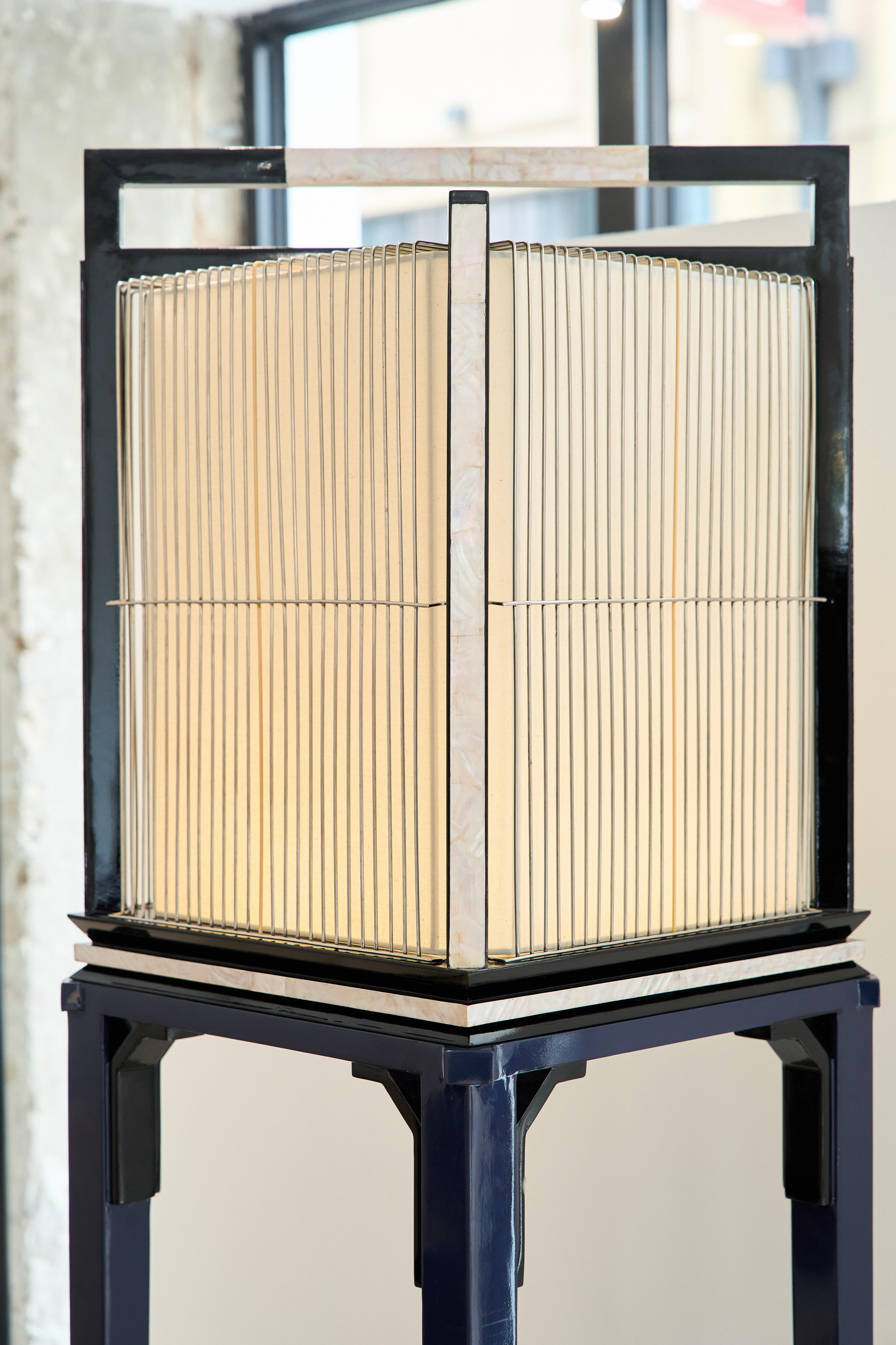 Autre Lampadaire Birdcage en palissandre noir, tissu Shell & Linen Sheer par Artempo en vente