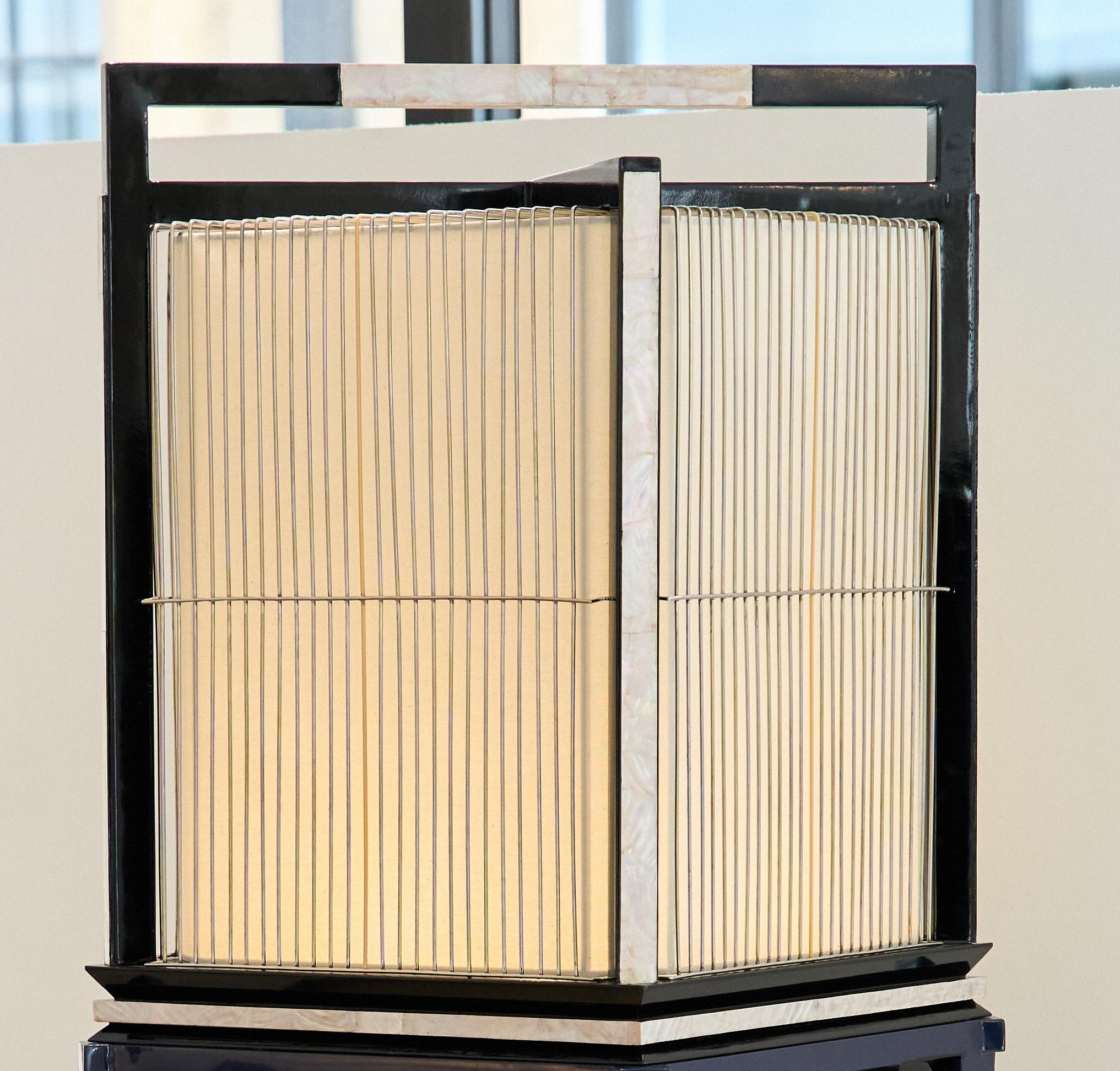 Lampadaire Birdcage en palissandre noir, tissu Shell & Linen Sheer par Artempo Neuf - En vente à Geneve, CH