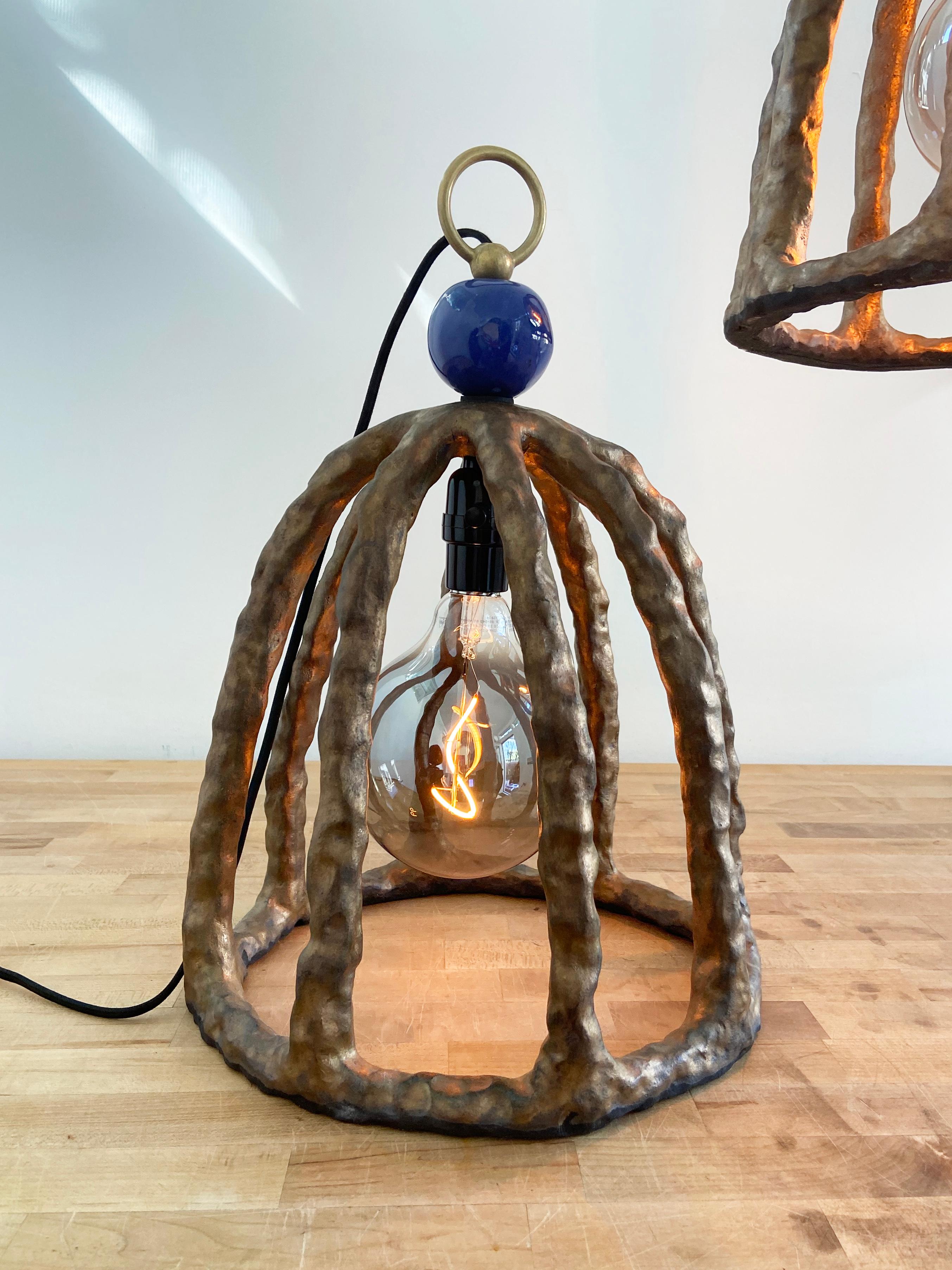 Paire de lampes pendantes en grès éclectique par Olivia Barry / By Hand en vente 6
