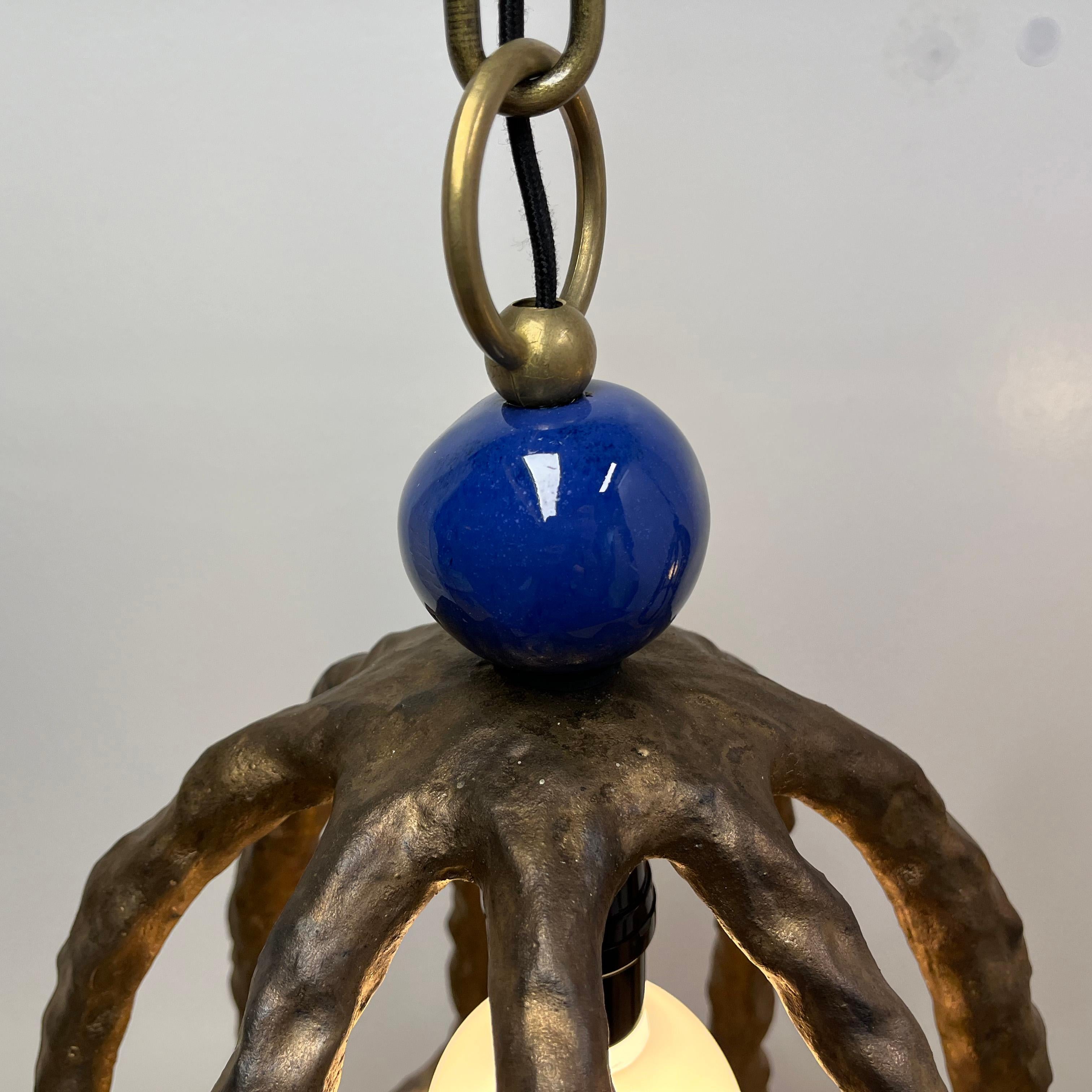 Paire de lampes pendantes en grès éclectique par Olivia Barry / By Hand Excellent état - En vente à Tarrytown, NY