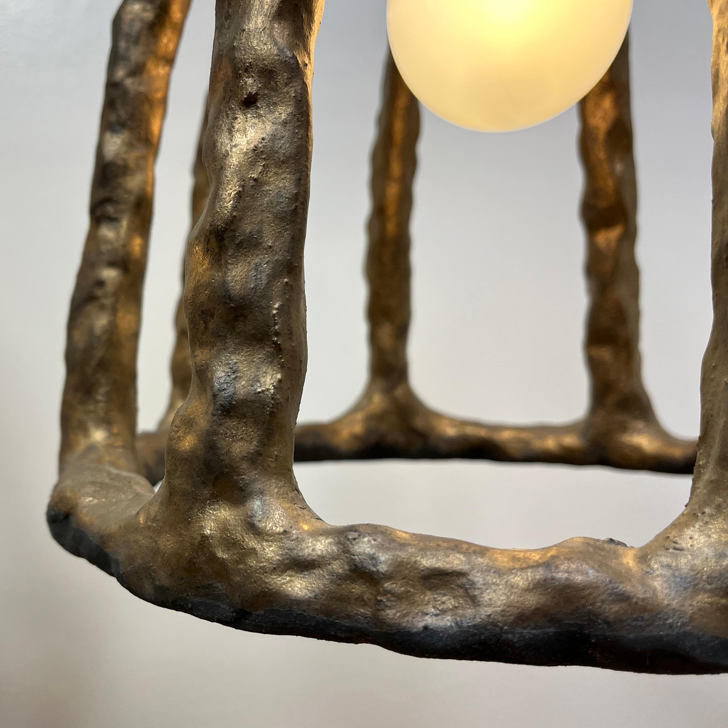 XXIe siècle et contemporain Paire de lampes pendantes en grès éclectique par Olivia Barry / By Hand en vente