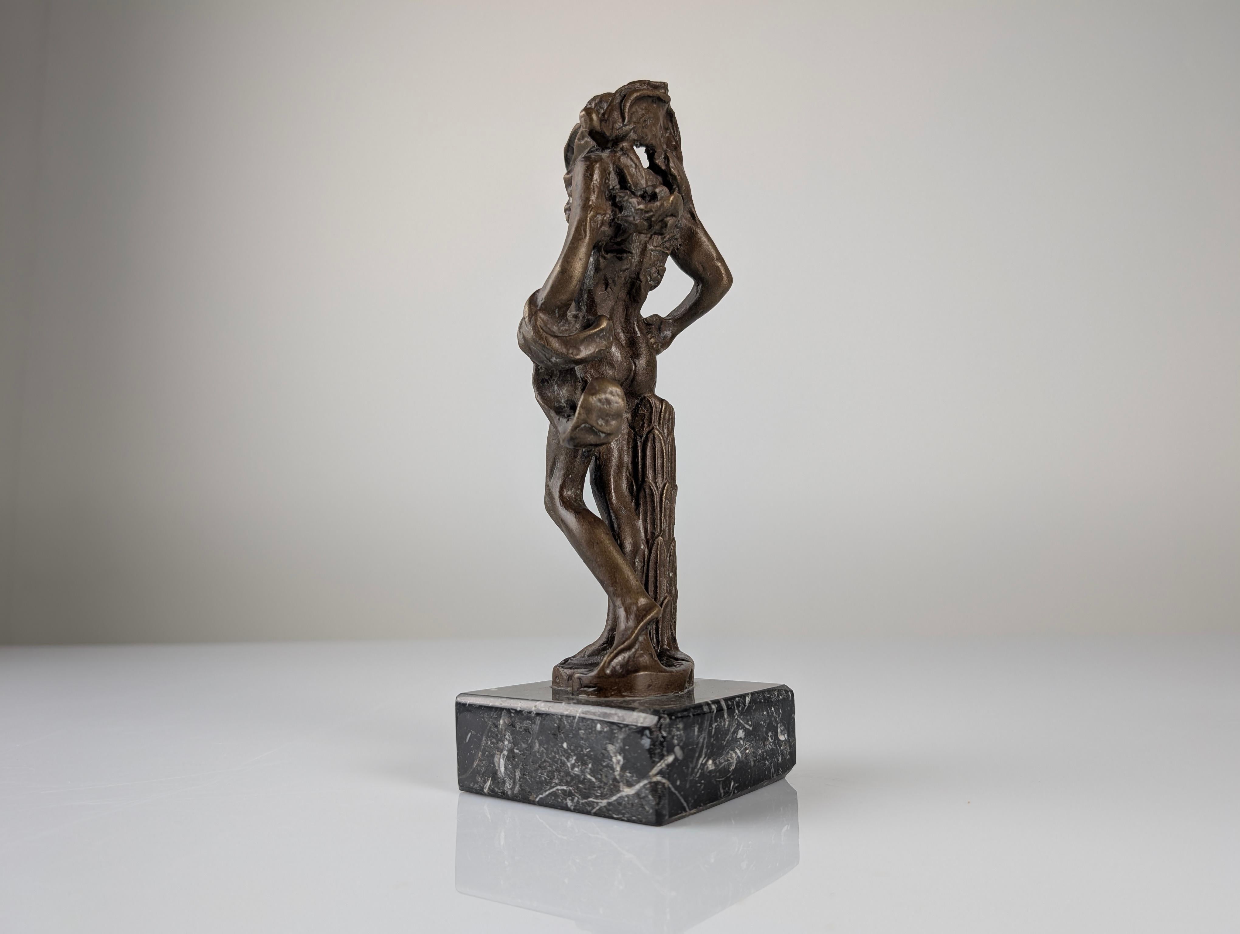Escultura de bronce 