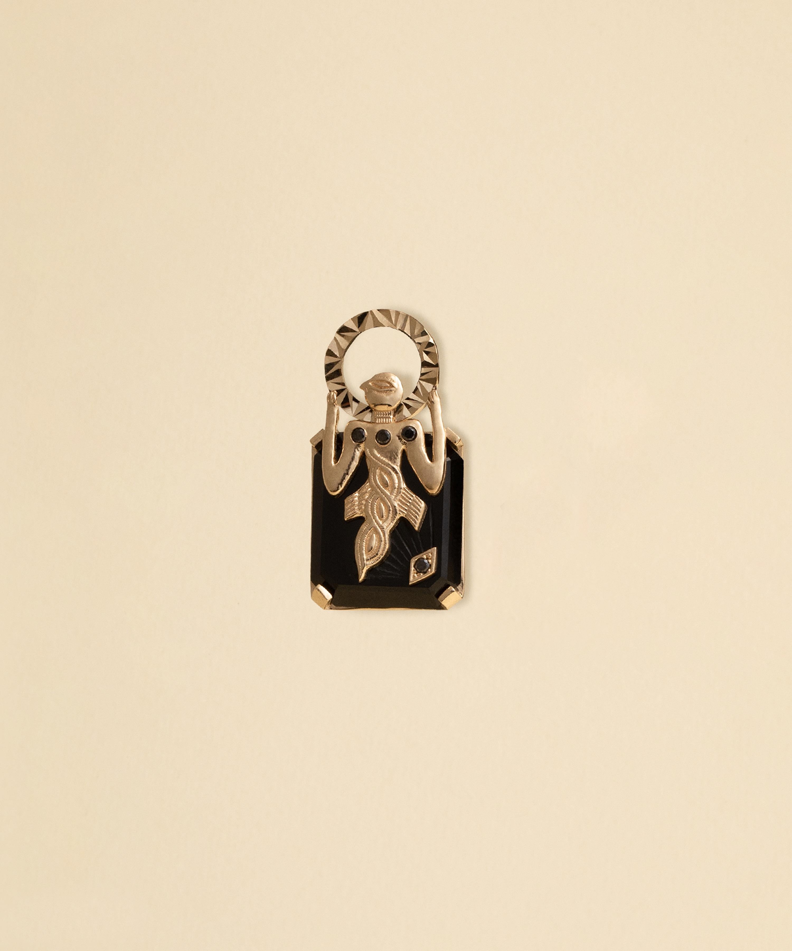 Birdman Onyx-Ohrringe aus Gold (Ästhetizismus) im Angebot