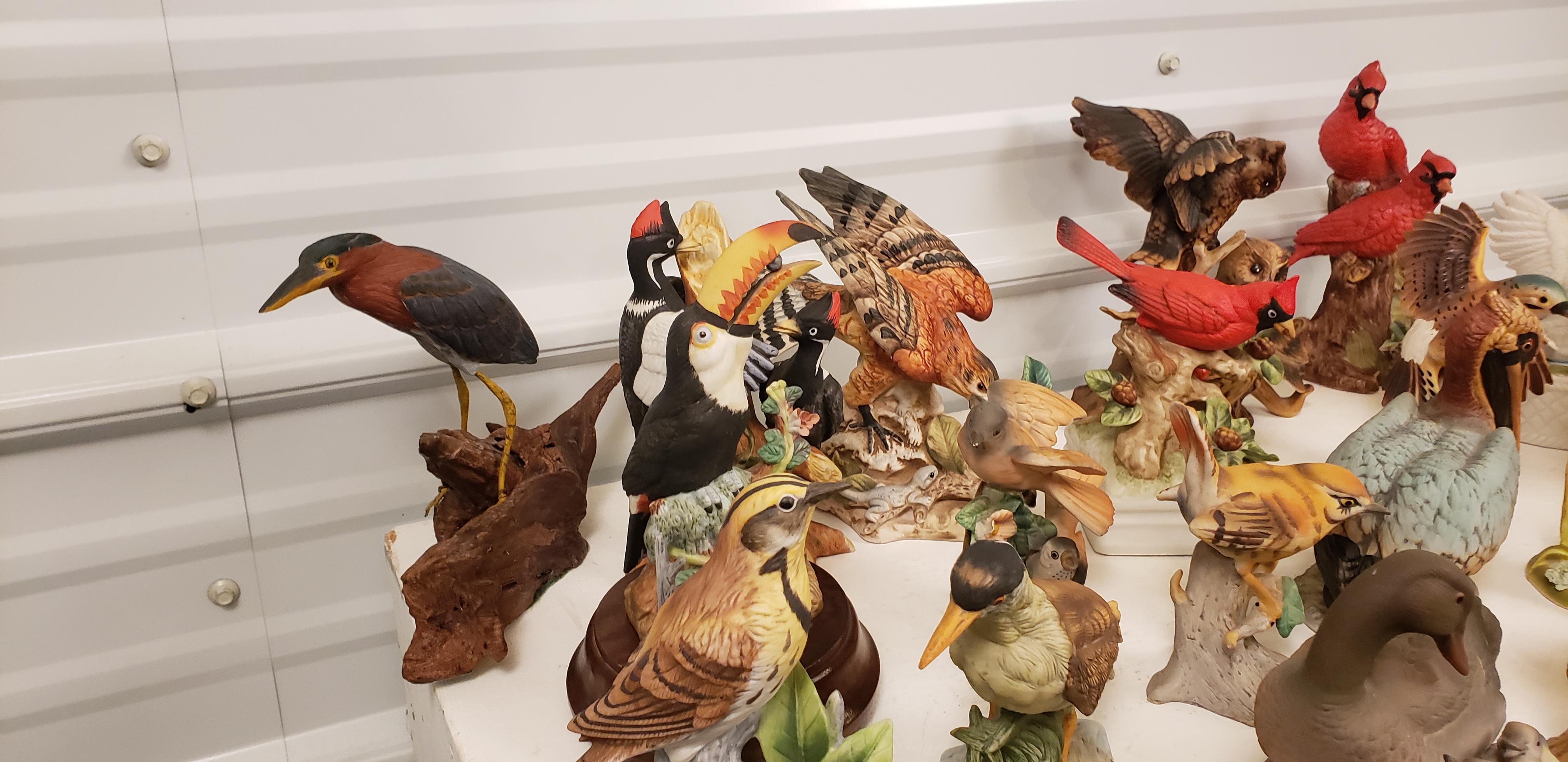 Collection de 25 figurines d'oiseaux et boîtes à musique Oiseaux Excellent état - En vente à New York, NY