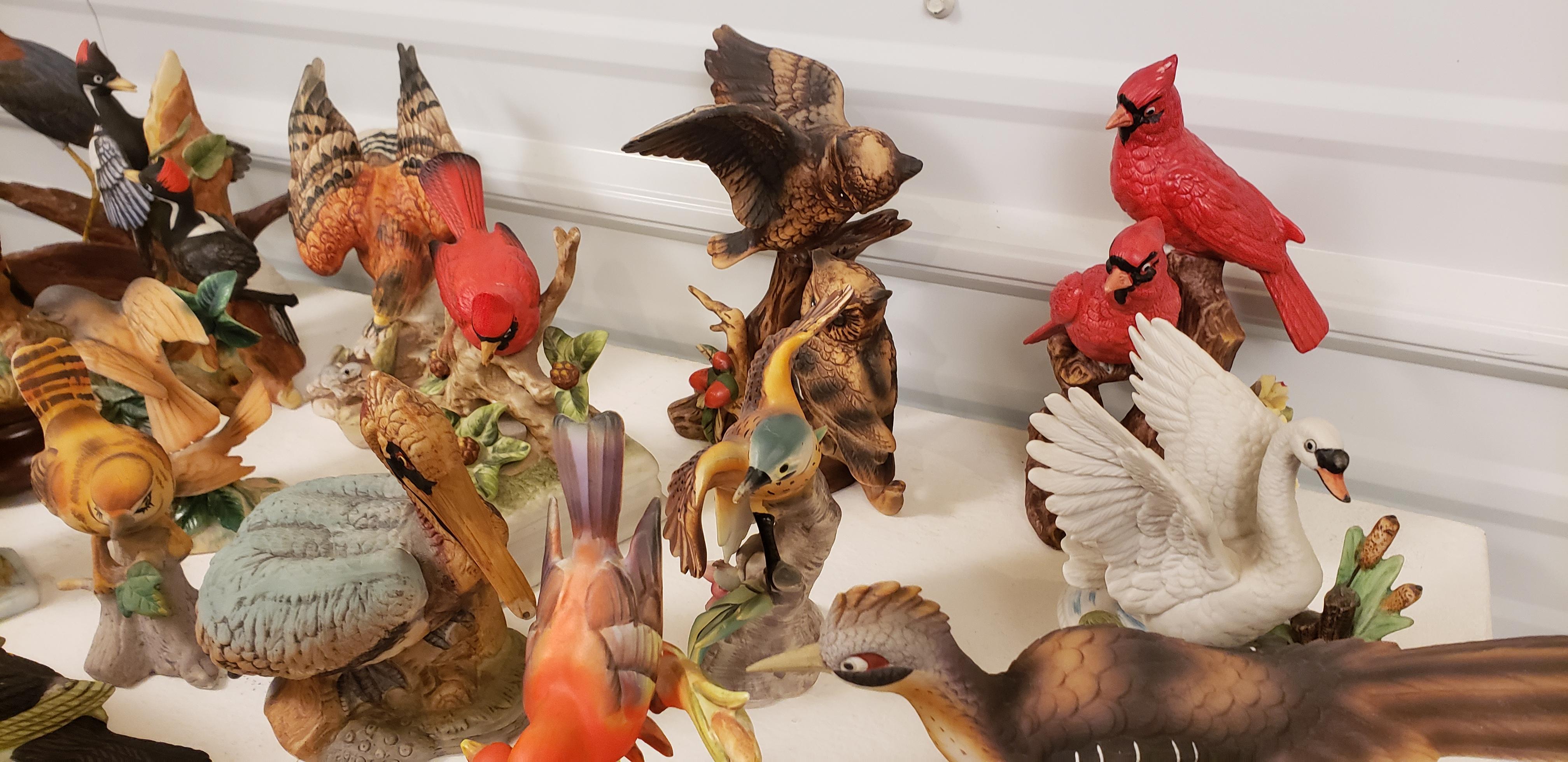 Porcelaine Collection de 25 figurines d'oiseaux et boîtes à musique Oiseaux en vente