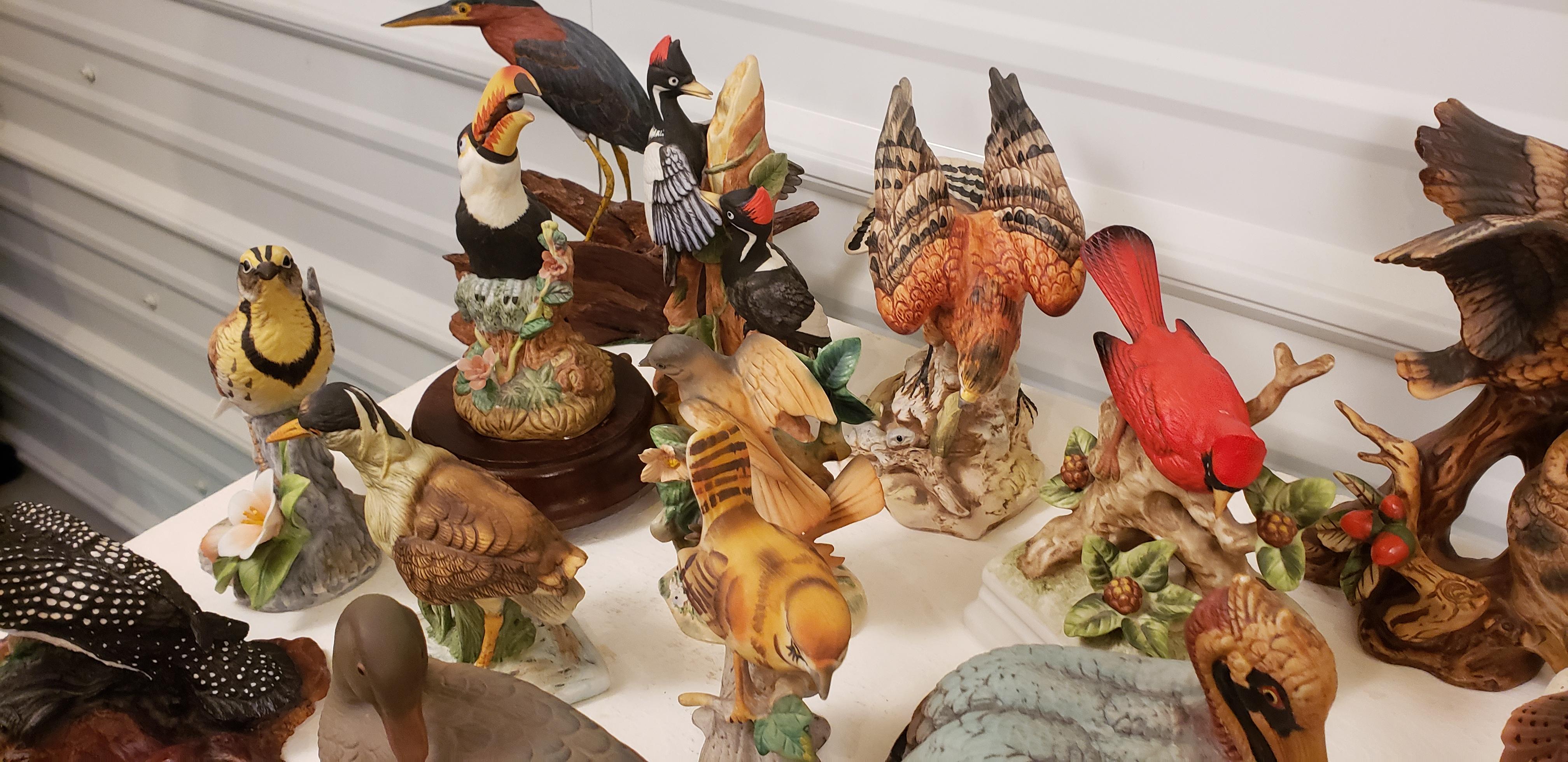 Collection de 25 figurines d'oiseaux et boîtes à musique Oiseaux en vente 1