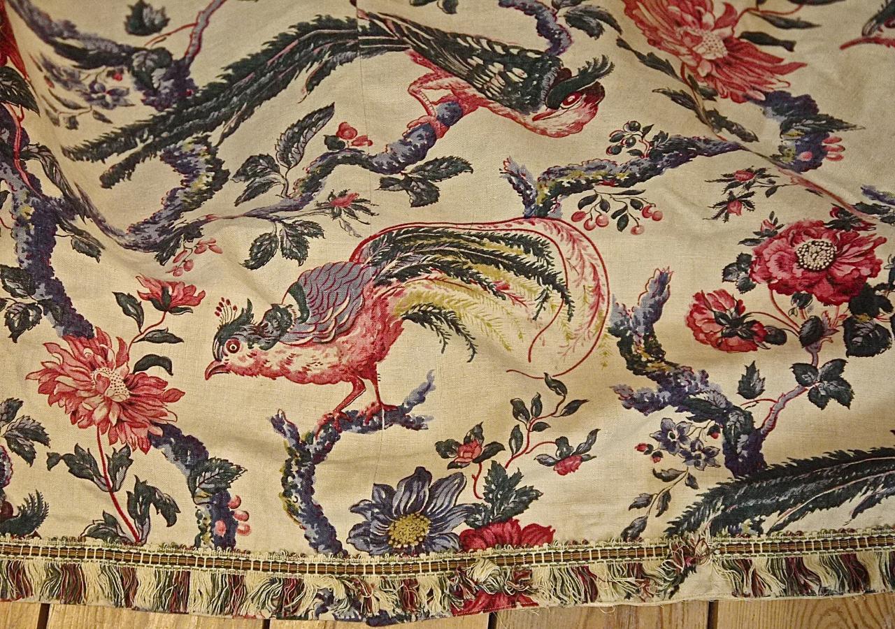 Birds and Flowers Linen Panel and Pair of Linen Curtains, French 19th Century For Sale 6