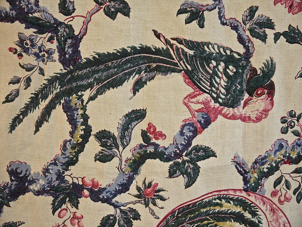Birds and Flowers Linen Panel and Pair of Linen Curtains, French 19th Century In Good Condition For Sale In London, GB