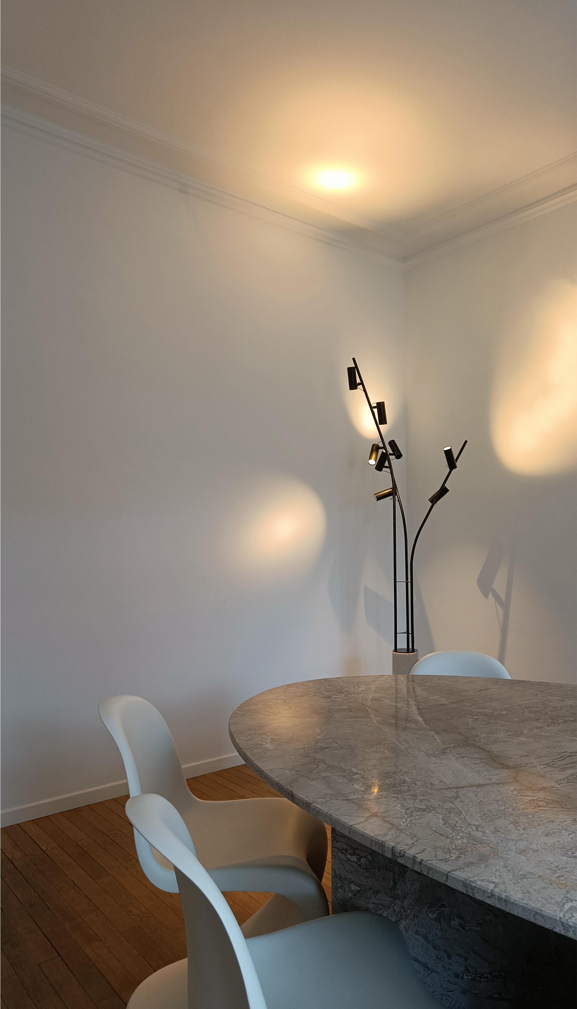Birds contemporary stehleuchte aus beton/eisen, led-spots (Organische Moderne) im Angebot