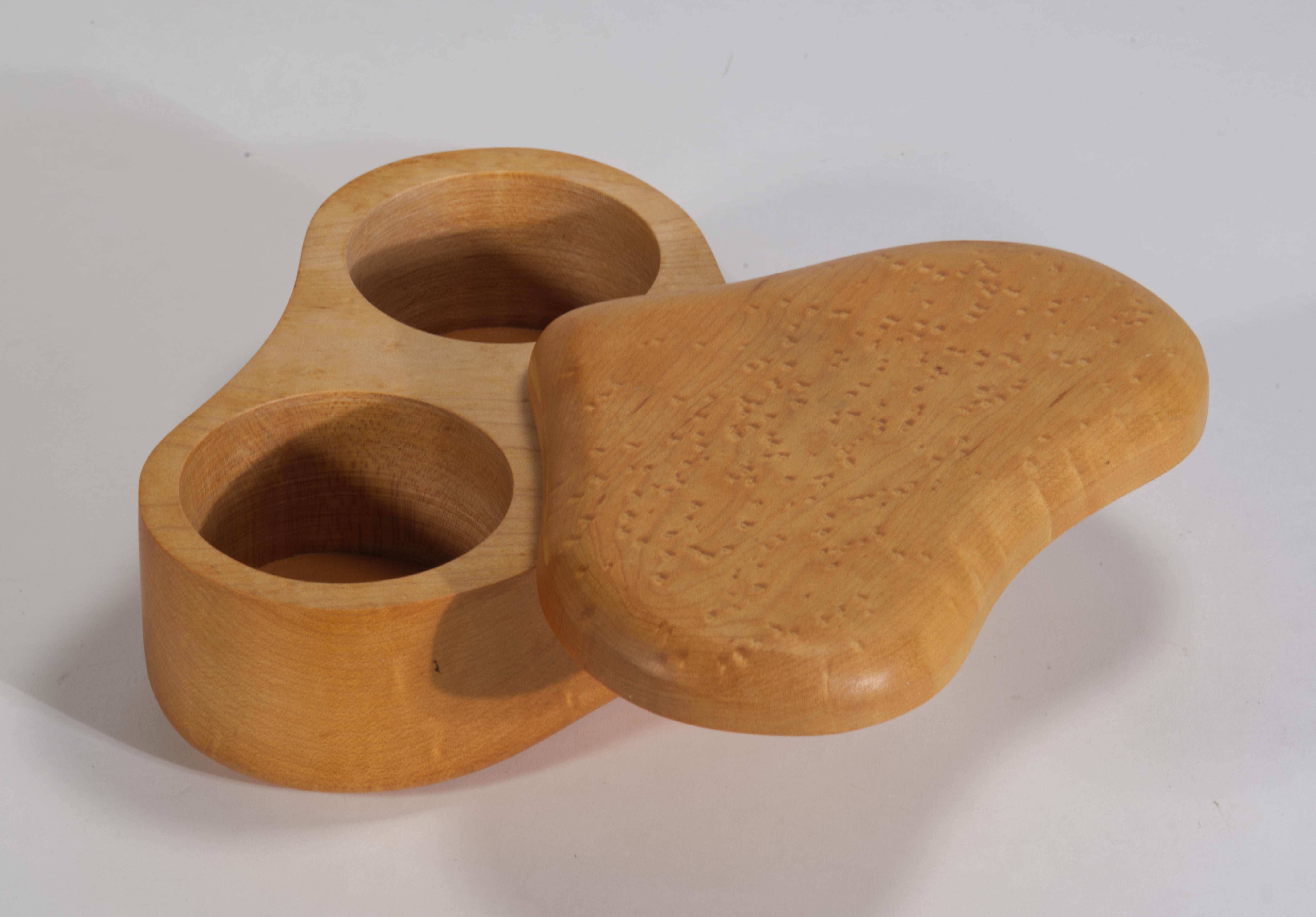 Birds Eye Maple Carved Box with Lid, American Studio Craft In Good Condition For Sale In Clifton Springs, NY