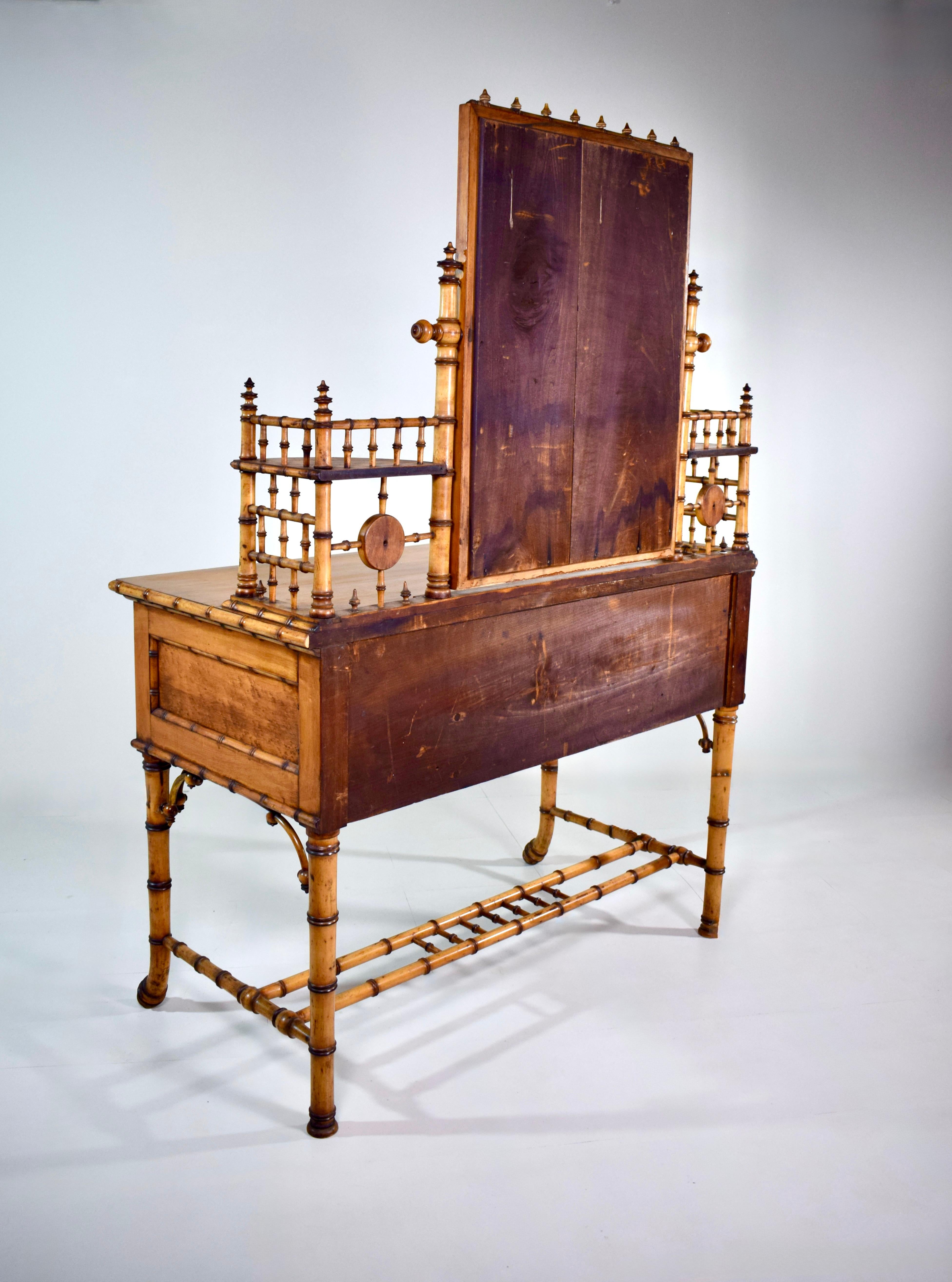 Bird's-Eye Maple Faux Bamboo Dressing Table and Chair by R J Horner & Co en venta 2