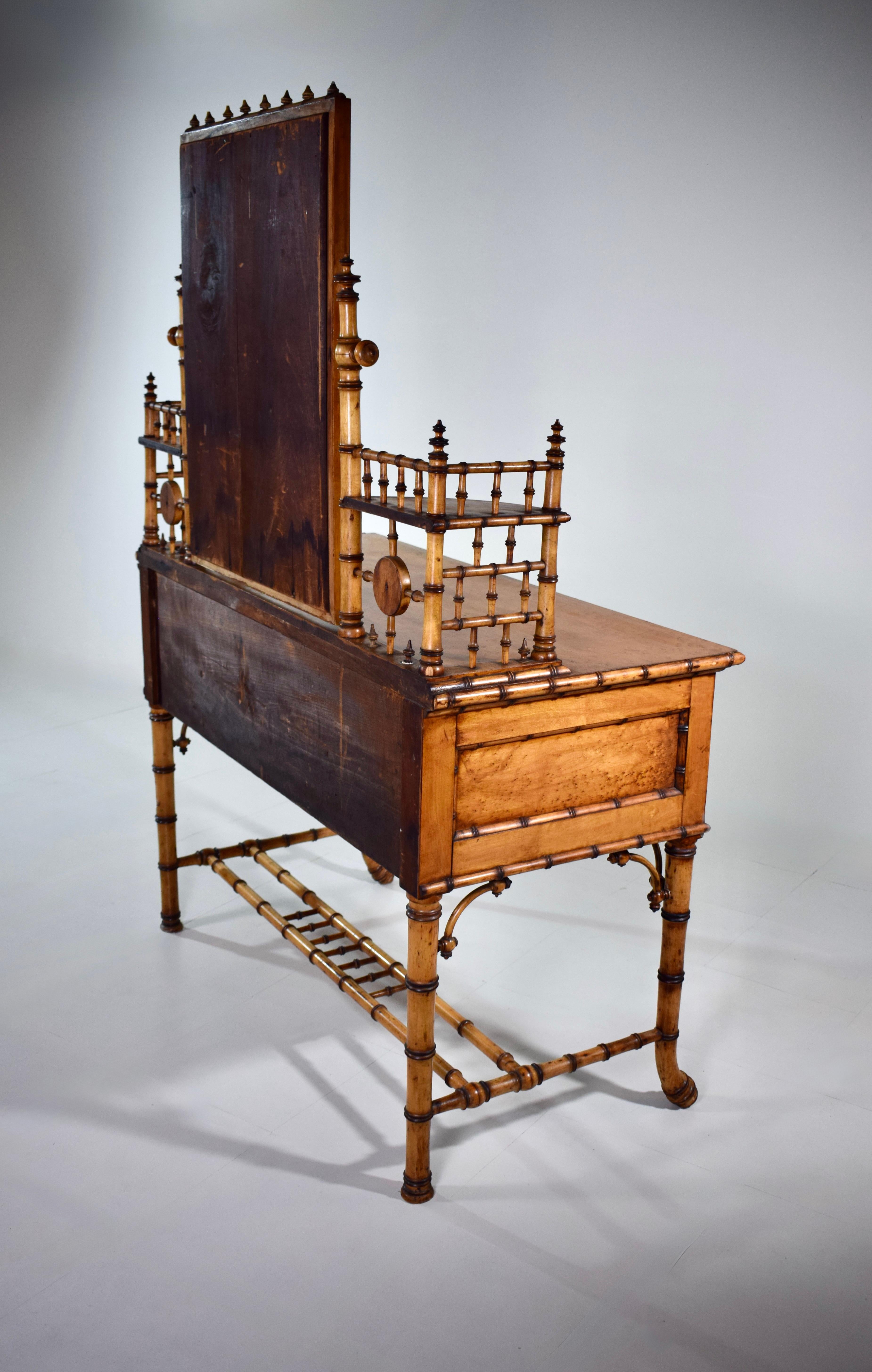 Bird's-Eye Maple Faux Bamboo Dressing Table and Chair by R J Horner & Co en venta 5