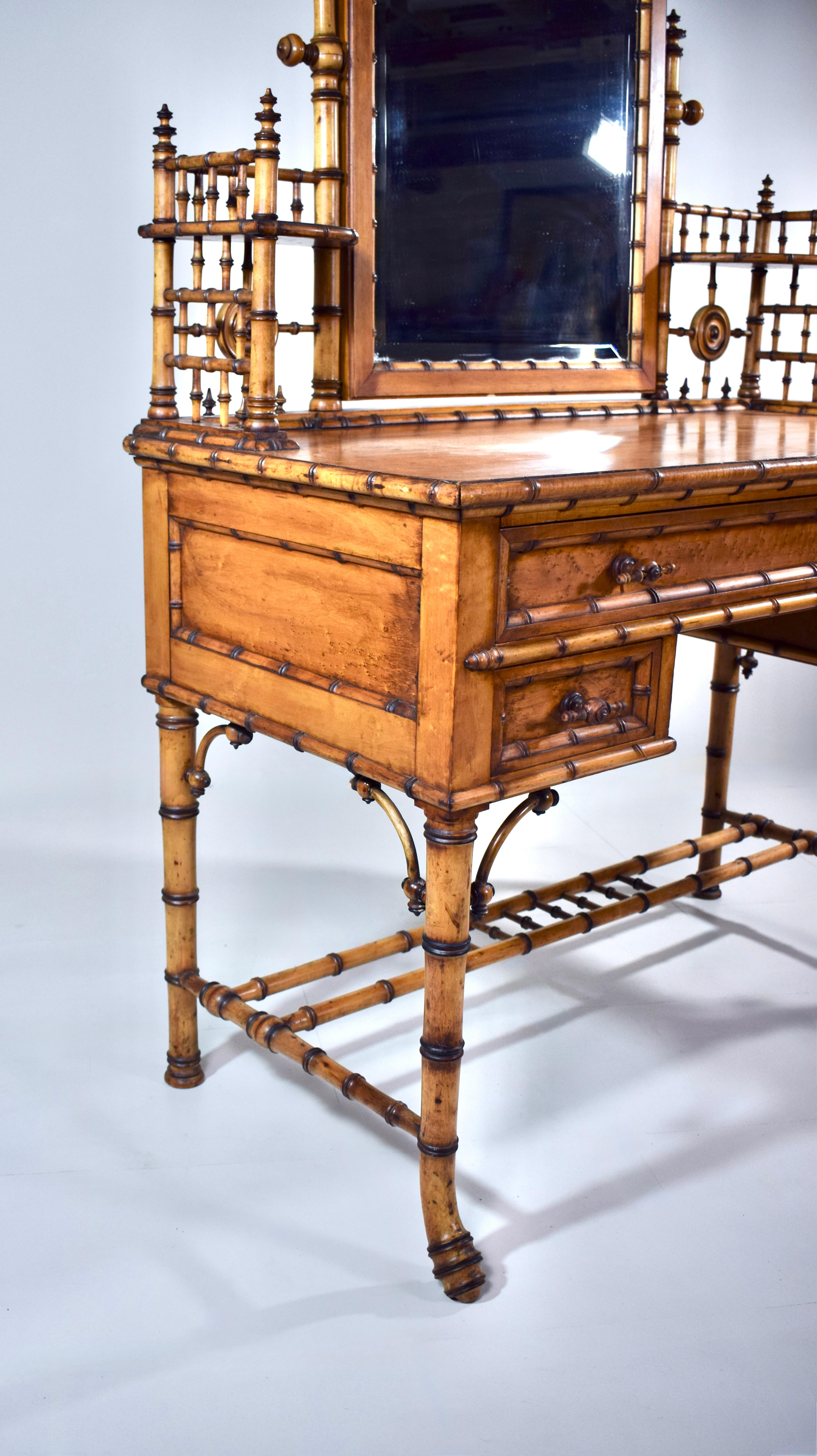 Bird's-Eye Maple Faux Bamboo Dressing Table and Chair by R J Horner & Co Movimiento estético en venta