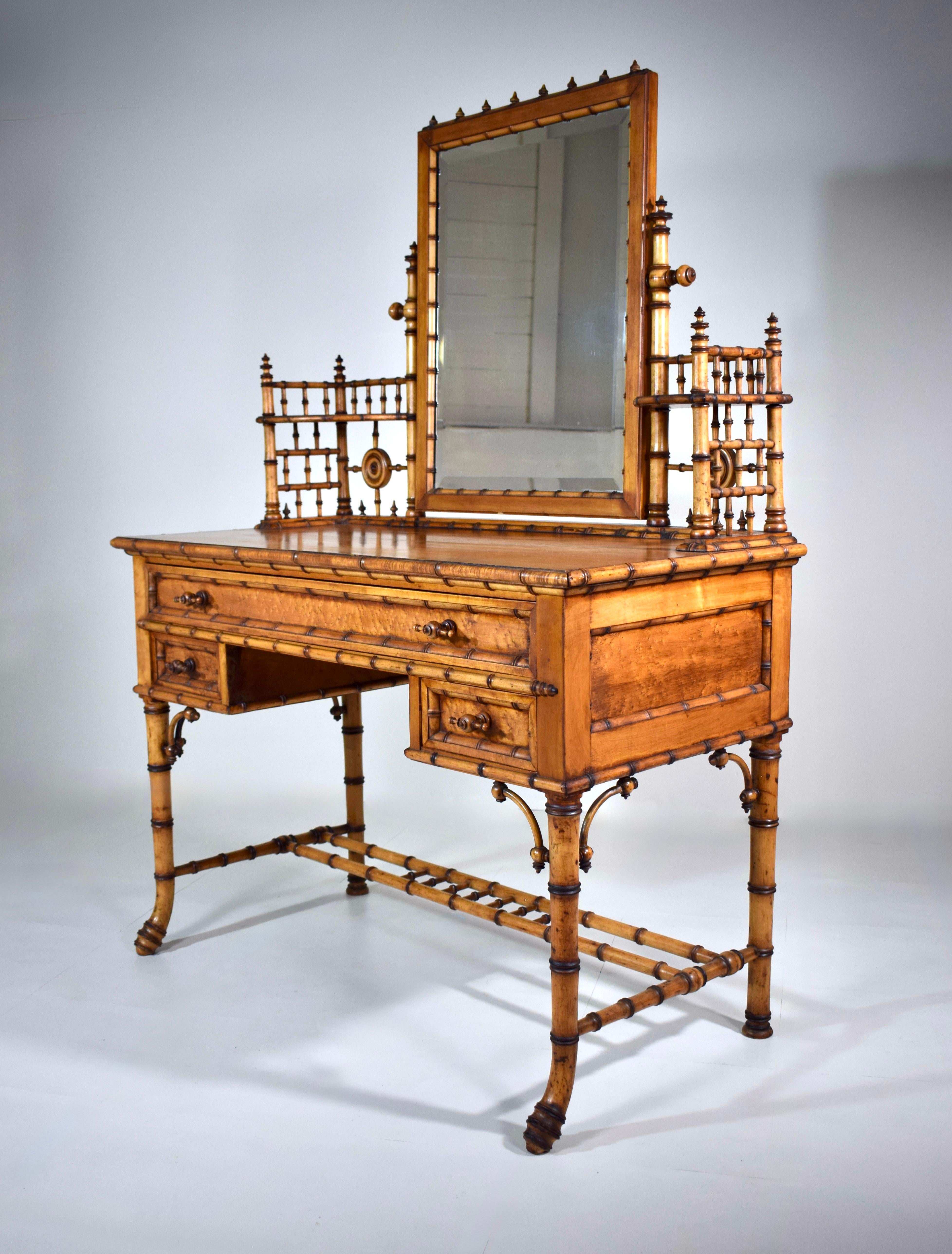 Bird's-Eye Maple Faux Bamboo Dressing Table and Chair by R J Horner & Co Biselado en venta