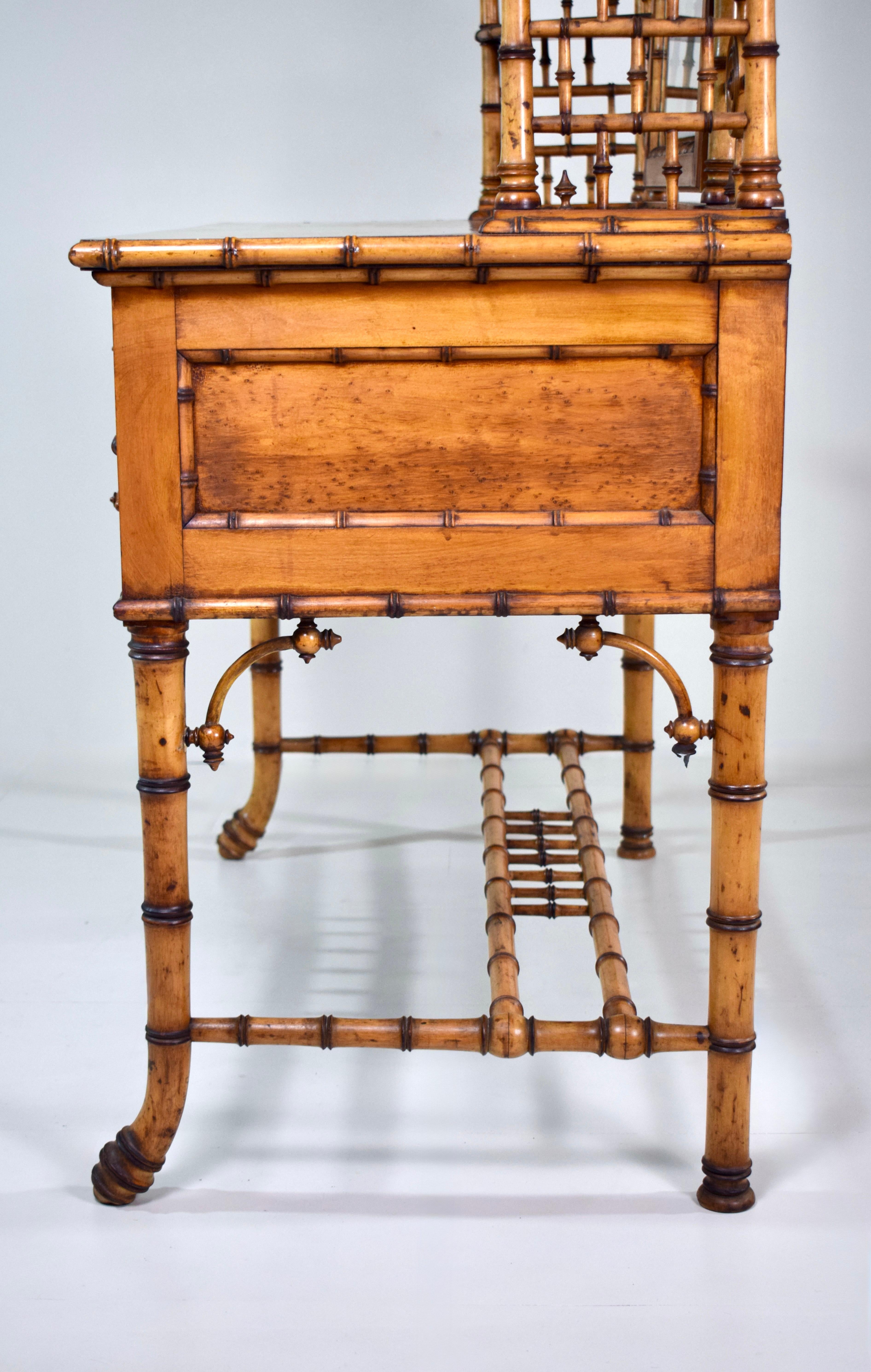 Bird's-Eye Maple Faux Bamboo Dressing Table and Chair by R J Horner & Co en venta 1