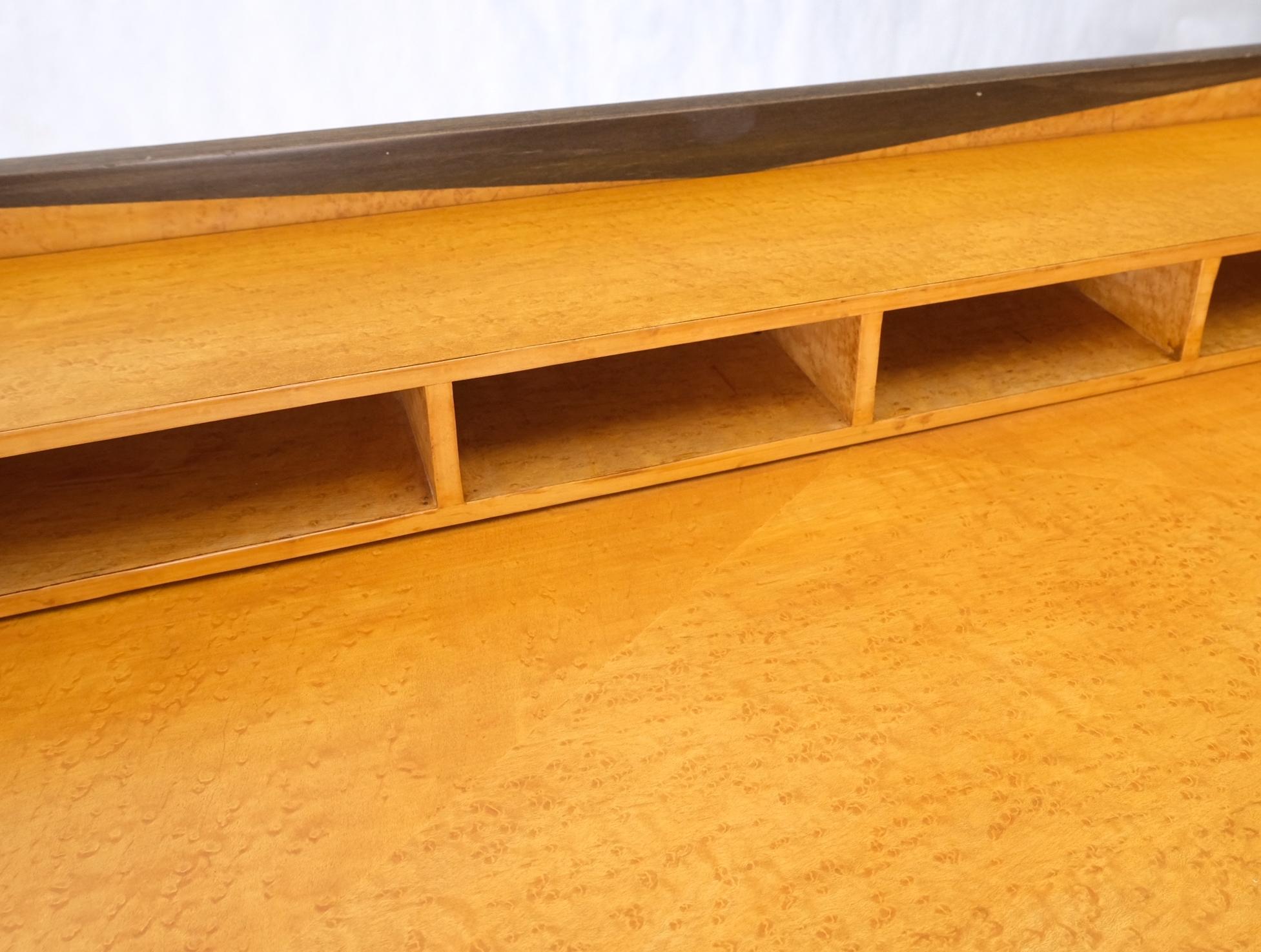 Vogelaugenahorn Italienischer Schreibtisch im Art-déco-Stil mit niedrigem Profil und Lederstuhl in Mint! im Angebot 4