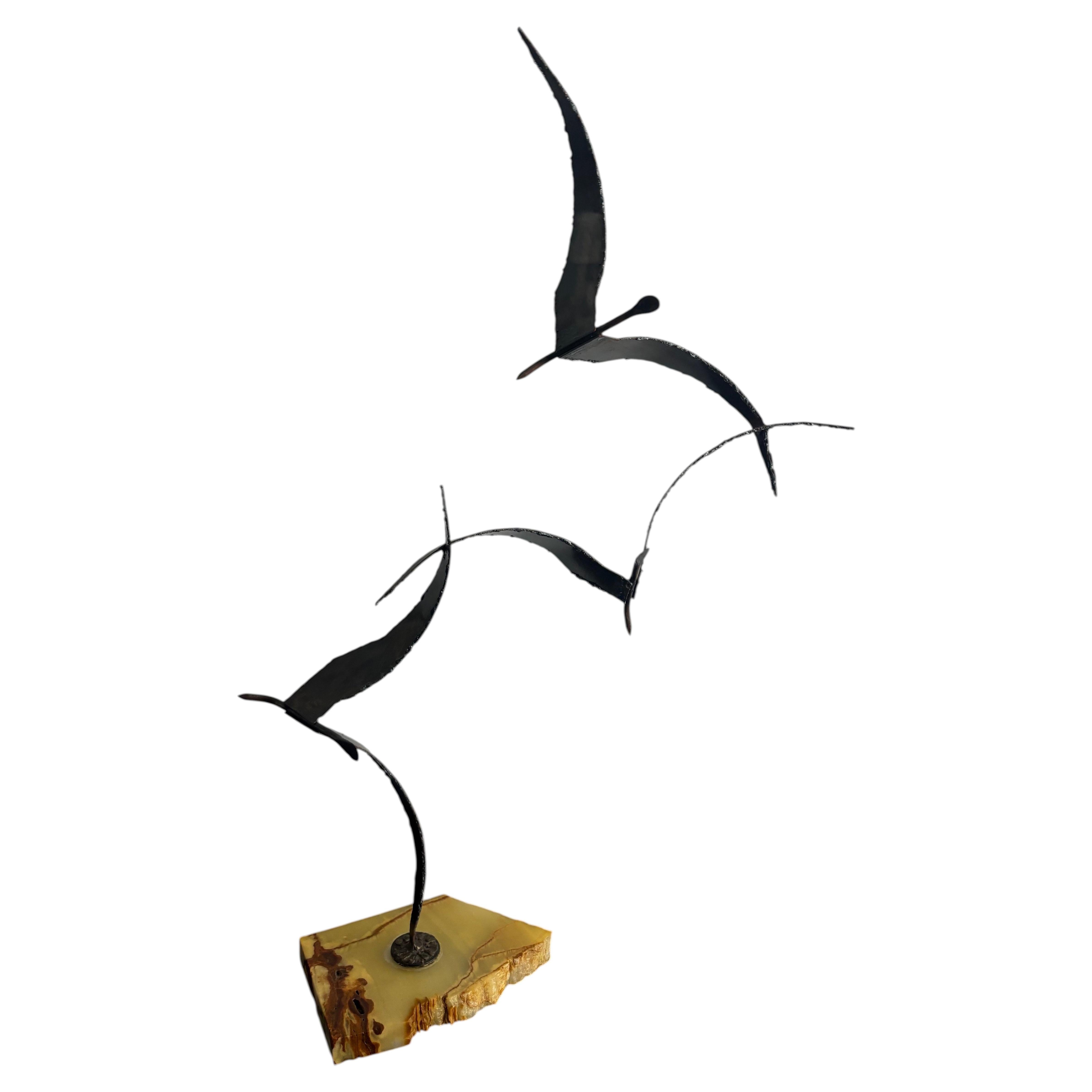 Sculpture d'oiseaux en vol dans le style de Bijon Bahar en vente