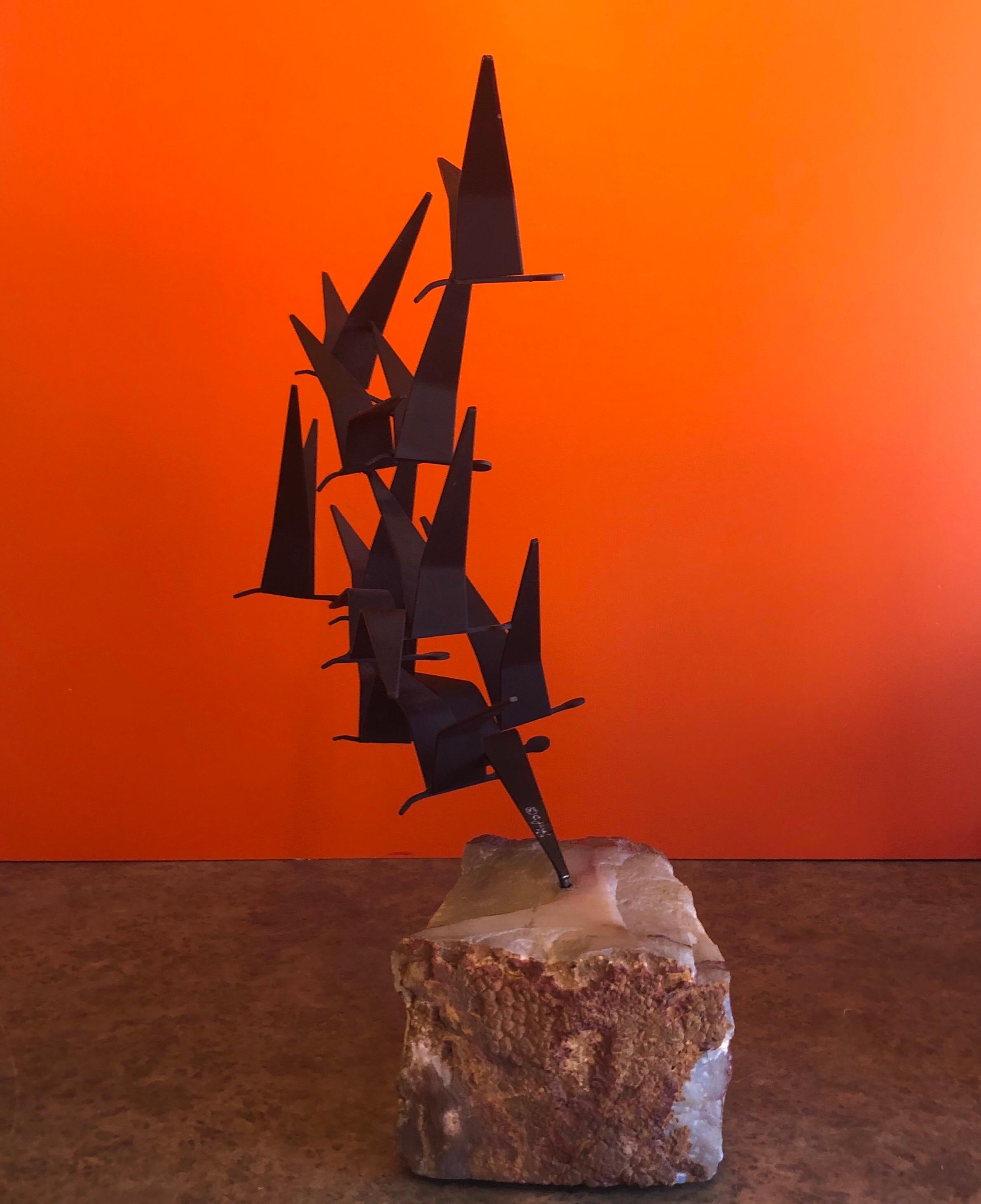 „Vogel im Flug“-Skulptur mit schwarzer Oberfläche von Curtis Jere für Artisan House (20. Jahrhundert) im Angebot