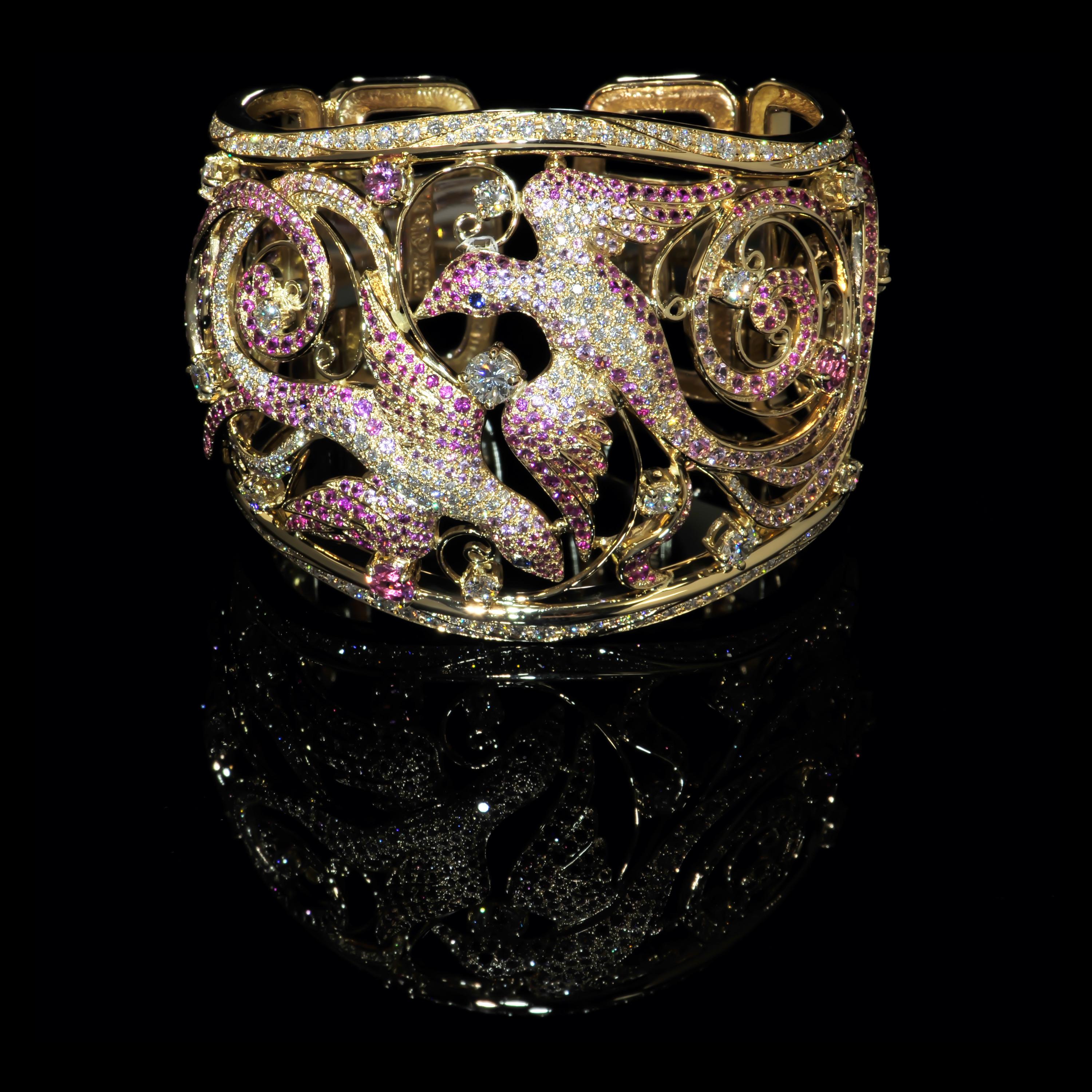 Contemporain Bracelet manchette large Birds of Paradise en or rose, saphirs roses et diamants en vente