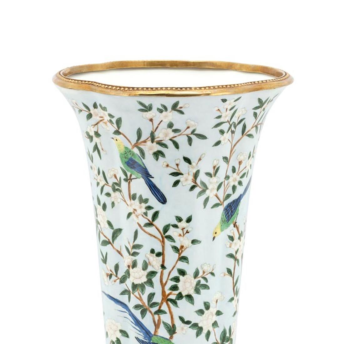 Vase birds porcelain with bronze all in
hand painted porcelain and with bronze trim
details up and down the vase.