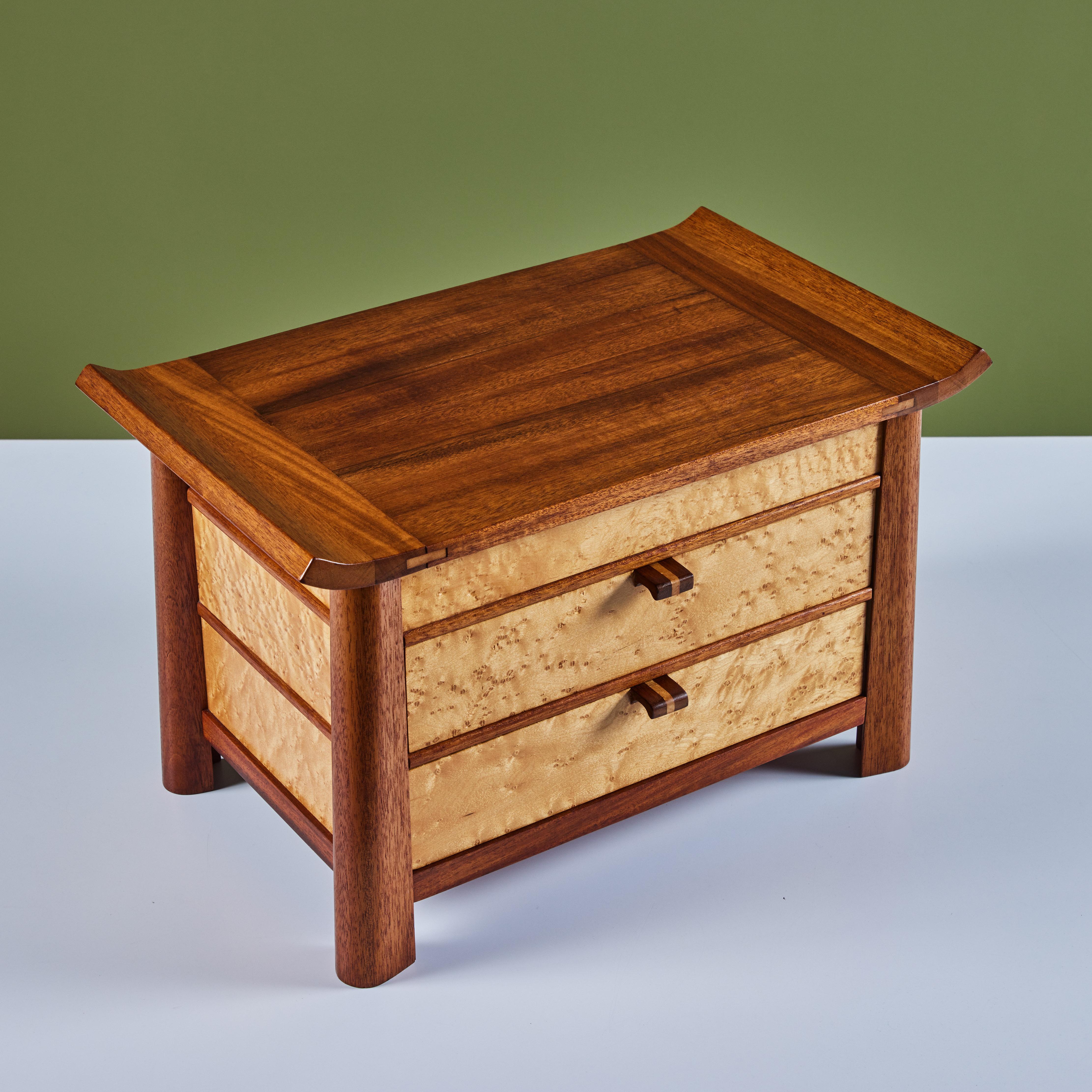 Birdseye Maple and Mahogany Jewelry Box For Sale 4