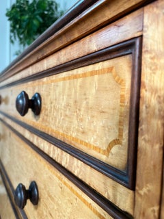 Commode en érable piqué
