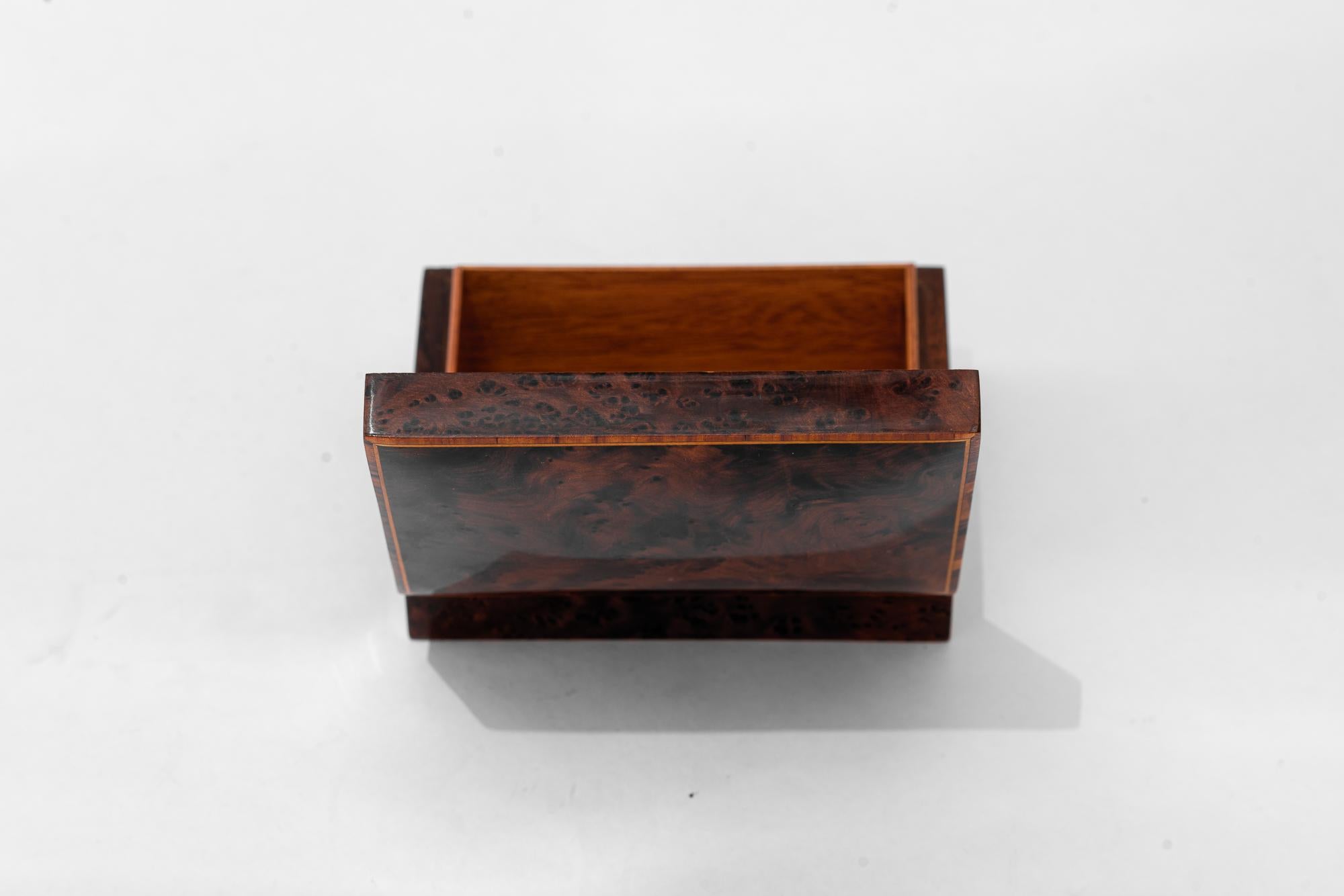 Birdseye wood box with inlays on the edges vienna around 1920s For Sale 2